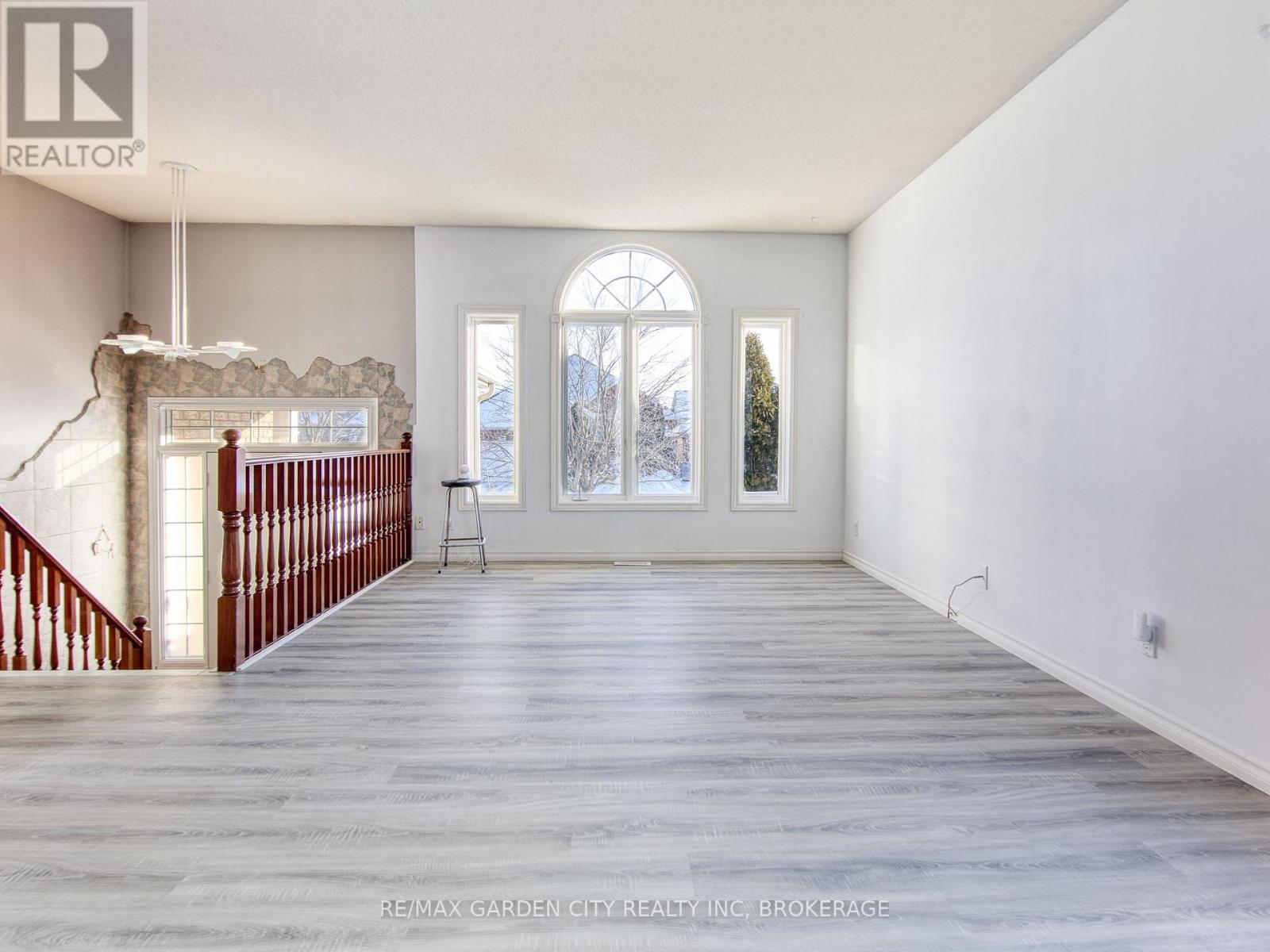 11 Cozocar Crescent, St. Catharines (Rykert/vansickle), Ontario  L2S 3Y5 - Photo 10 - X12911098