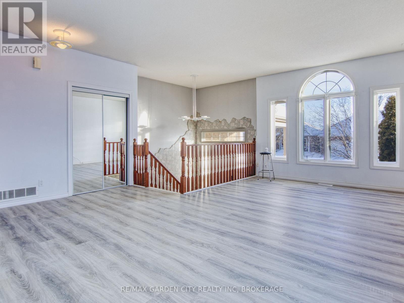 11 Cozocar Crescent, St. Catharines (Rykert/vansickle), Ontario  L2S 3Y5 - Photo 11 - X12911098