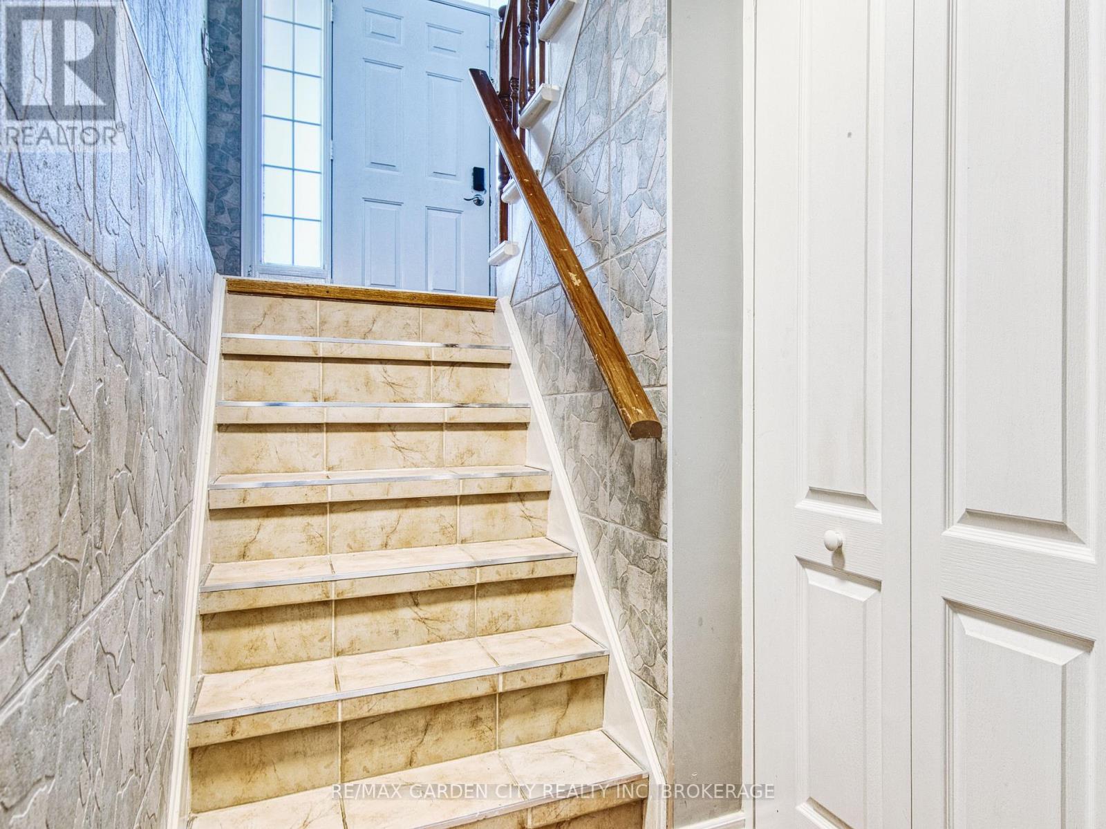 11 Cozocar Crescent, St. Catharines (Rykert/vansickle), Ontario  L2S 3Y5 - Photo 27 - X12911098