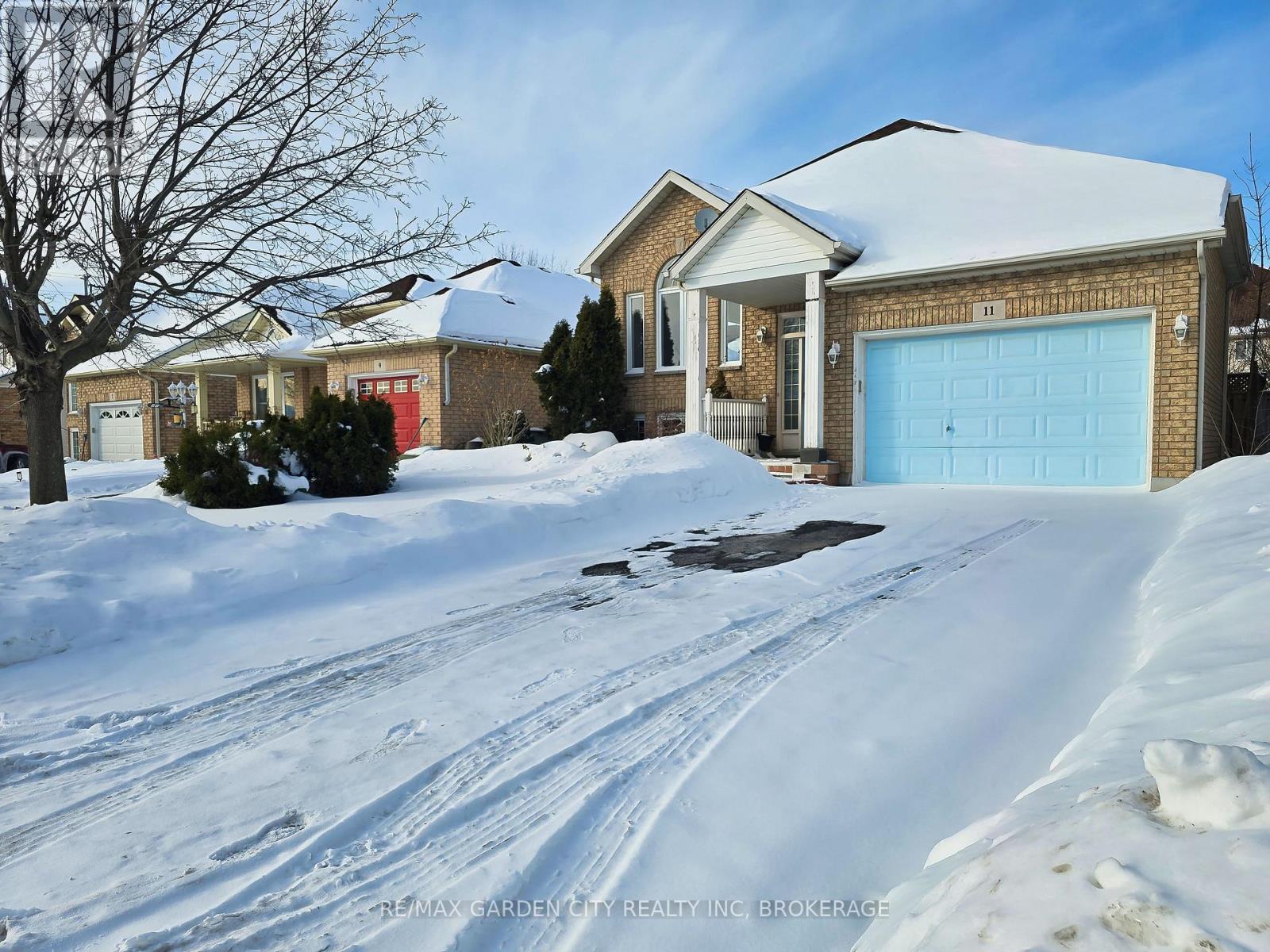 11 Cozocar Crescent, St. Catharines (Rykert/vansickle), Ontario  L2S 3Y5 - Photo 3 - X12911098