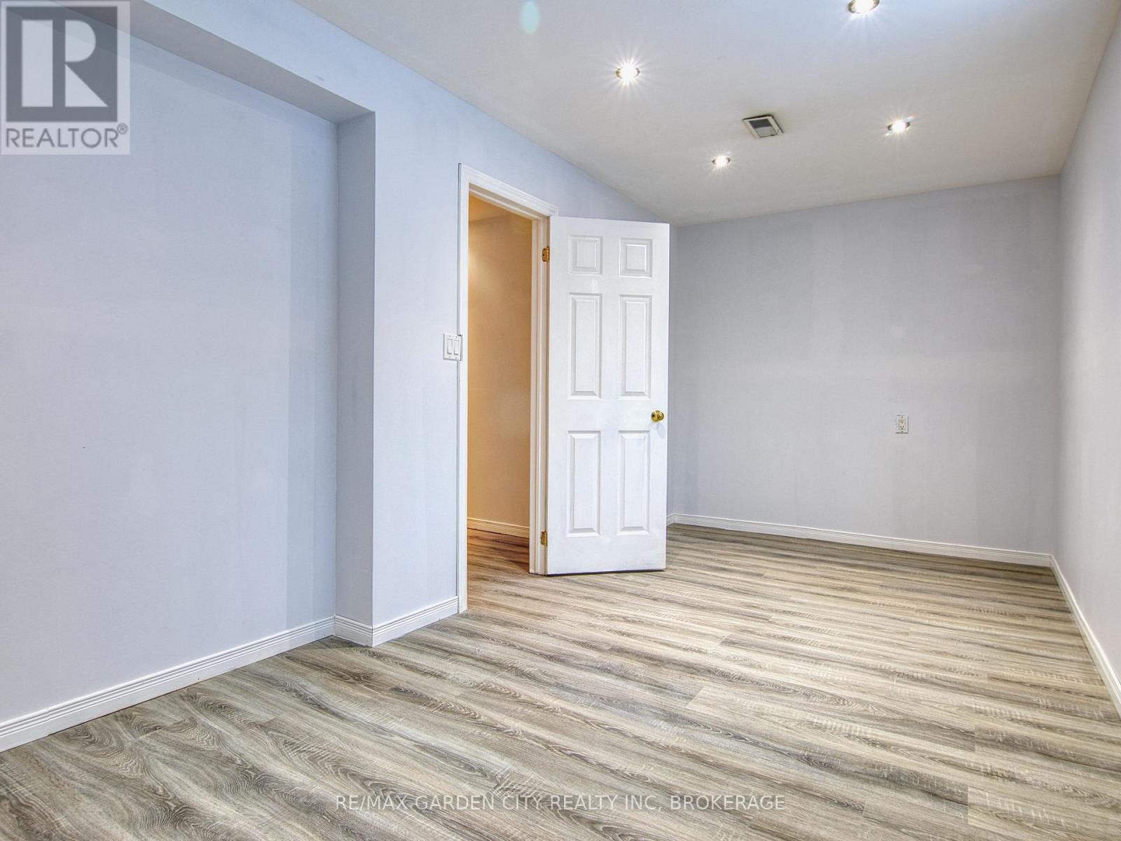 11 Cozocar Crescent, St. Catharines (Rykert/vansickle), Ontario  L2S 3Y5 - Photo 39 - X12911098