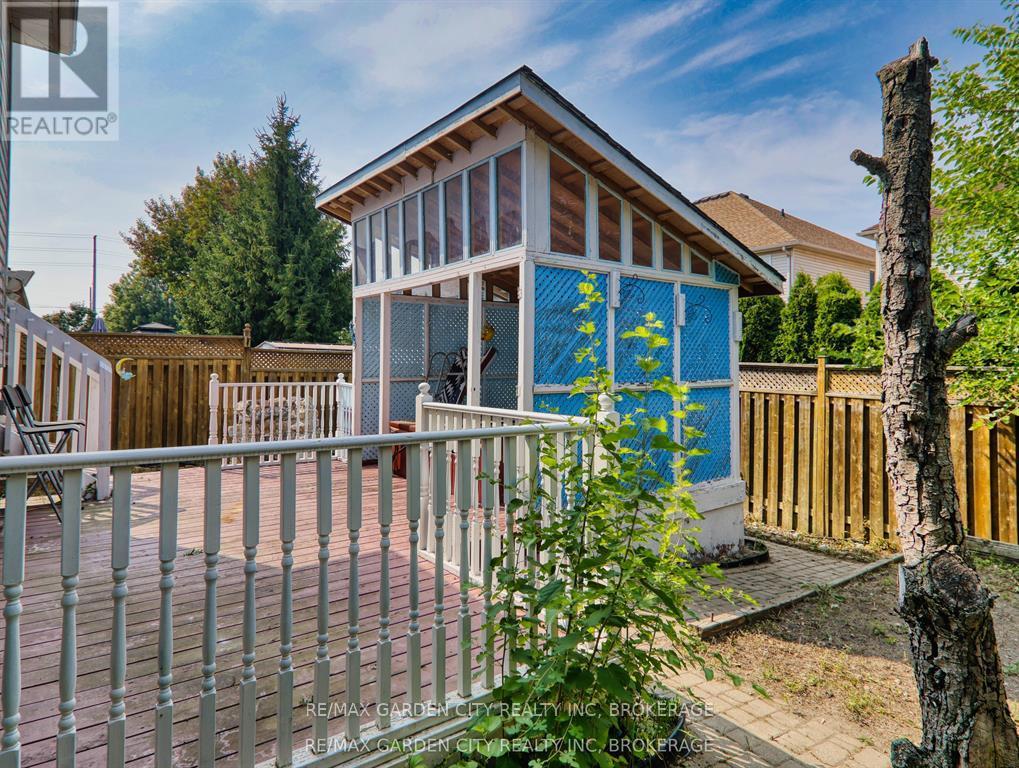 11 Cozocar Crescent, St. Catharines (Rykert/vansickle), Ontario  L2S 3Y5 - Photo 49 - X12911098