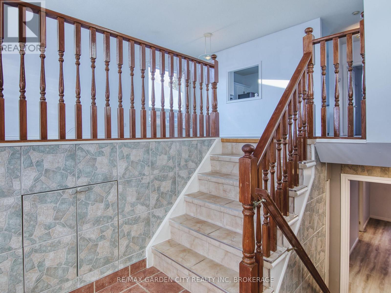 11 Cozocar Crescent, St. Catharines (Rykert/vansickle), Ontario  L2S 3Y5 - Photo 6 - X12911098