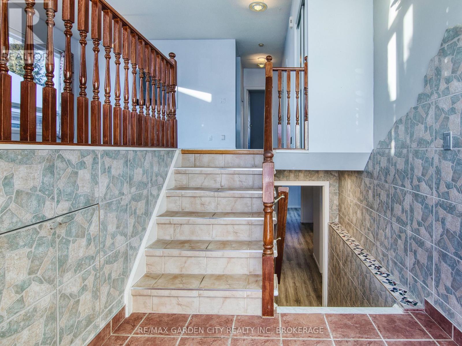 11 Cozocar Crescent, St. Catharines (Rykert/vansickle), Ontario  L2S 3Y5 - Photo 7 - X12911098