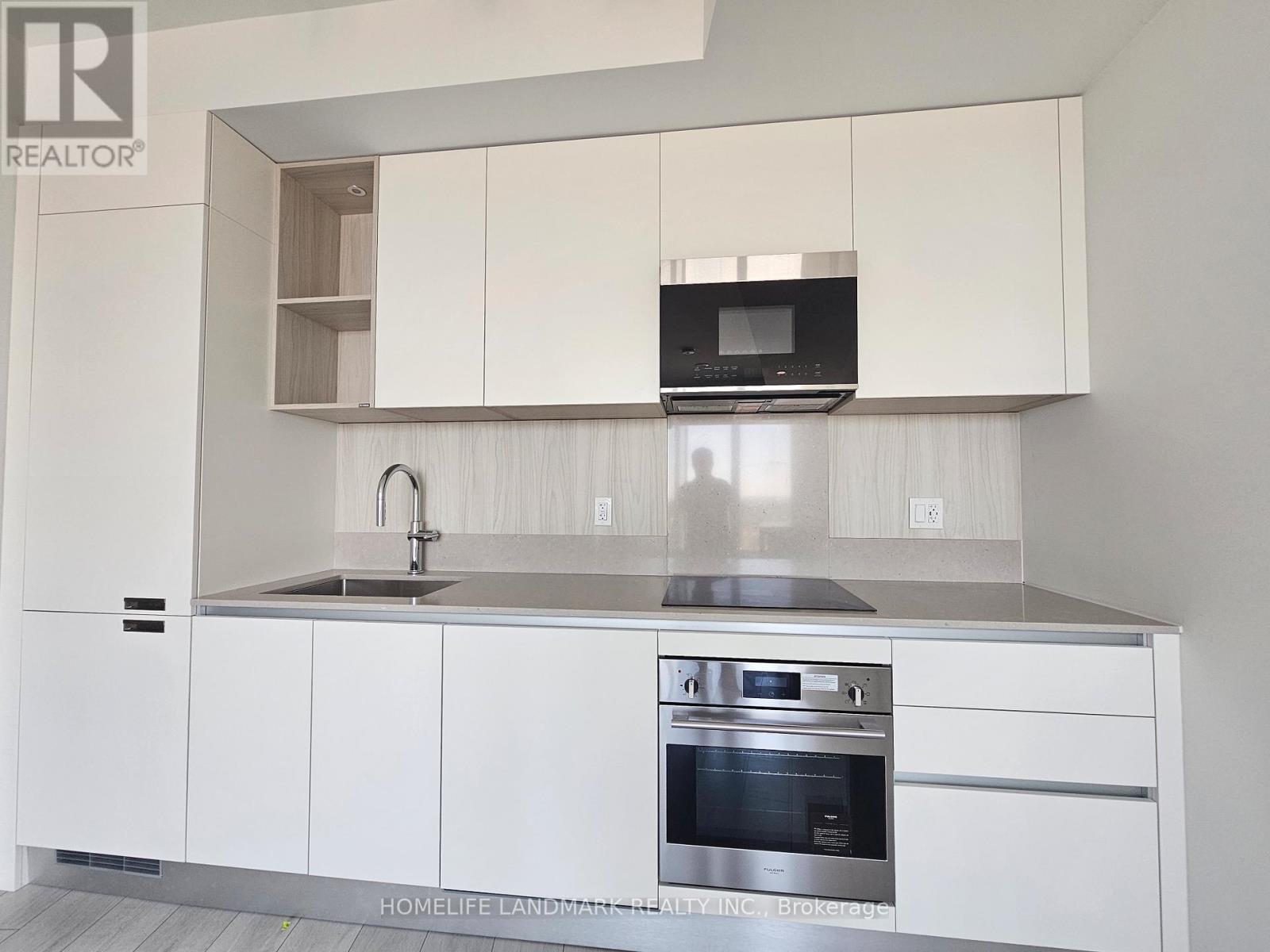 2104 - 39 Mary Street, Barrie, Ontario  L4N 1S9 - Photo 2 - S12894016