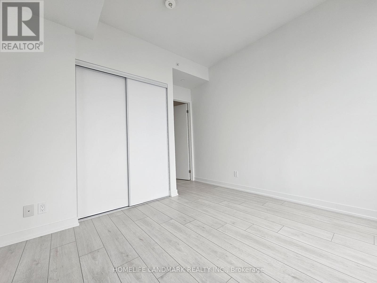 2104 - 39 Mary Street, Barrie, Ontario  L4N 1S9 - Photo 7 - S12894016