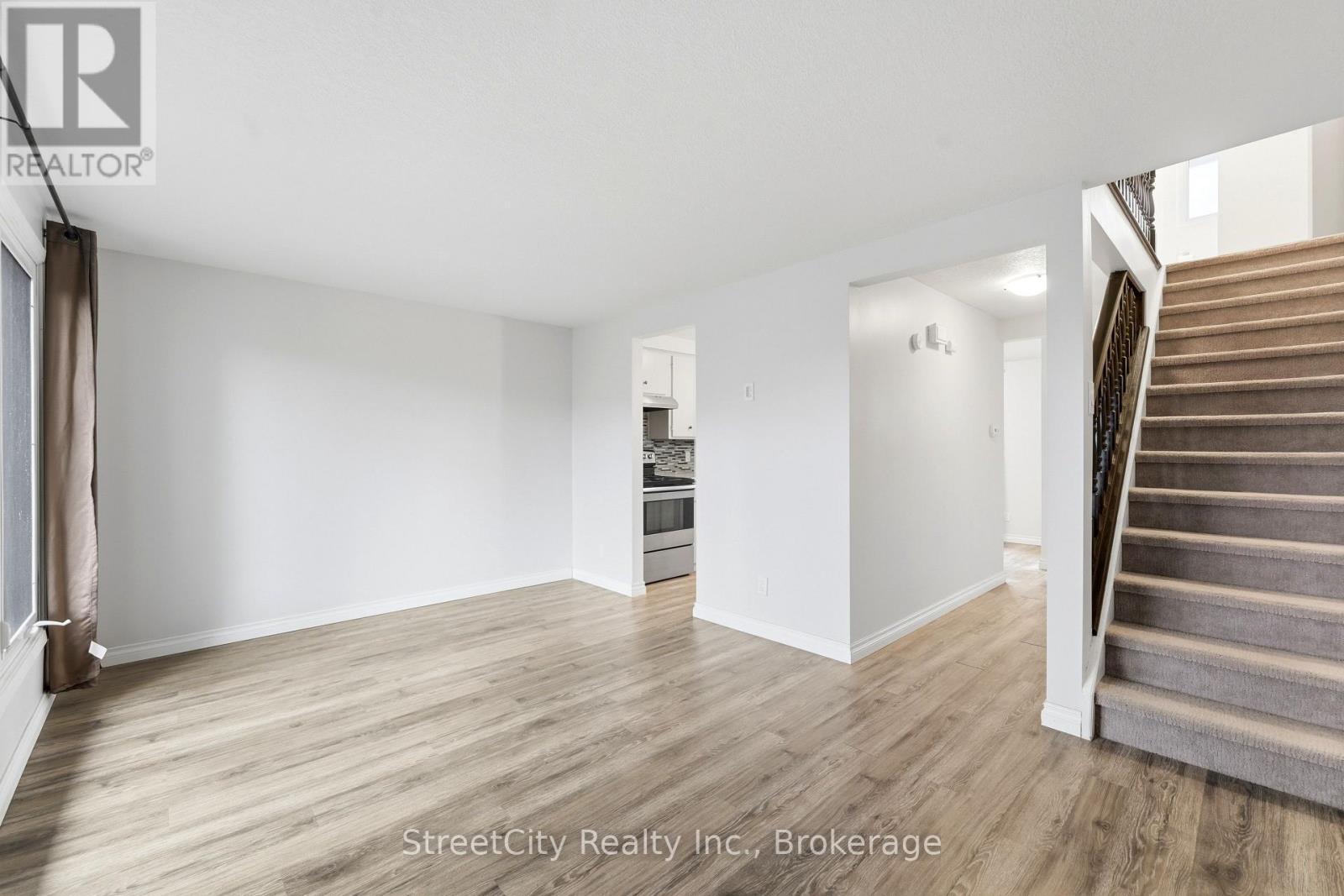 17 - 91 Avonwood Drive, Stratford, Ontario N4Z 1B2 - Photo 5 - X12911002