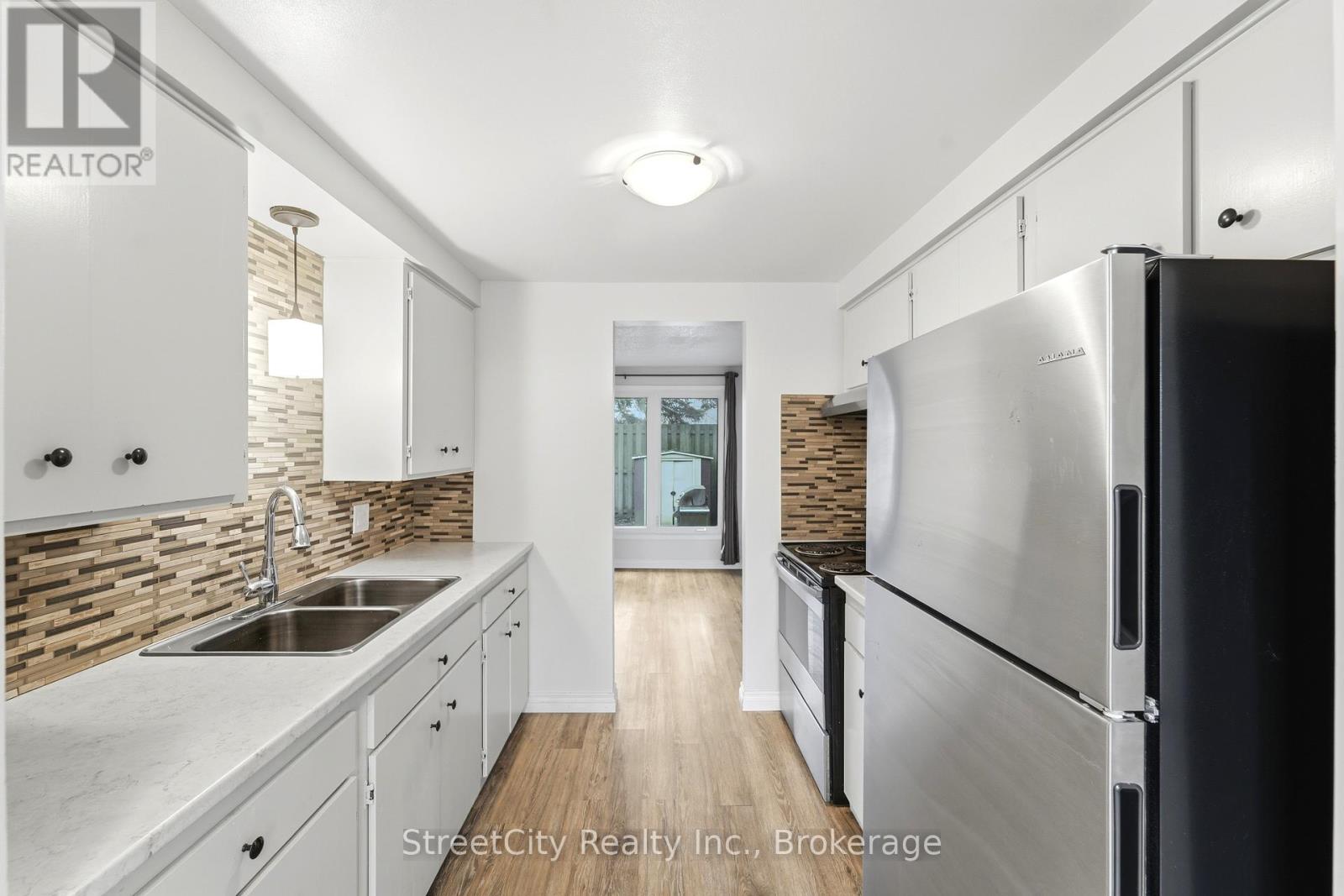 17 - 91 Avonwood Drive, Stratford, Ontario N4Z 1B2 - Photo 8 - X12911002