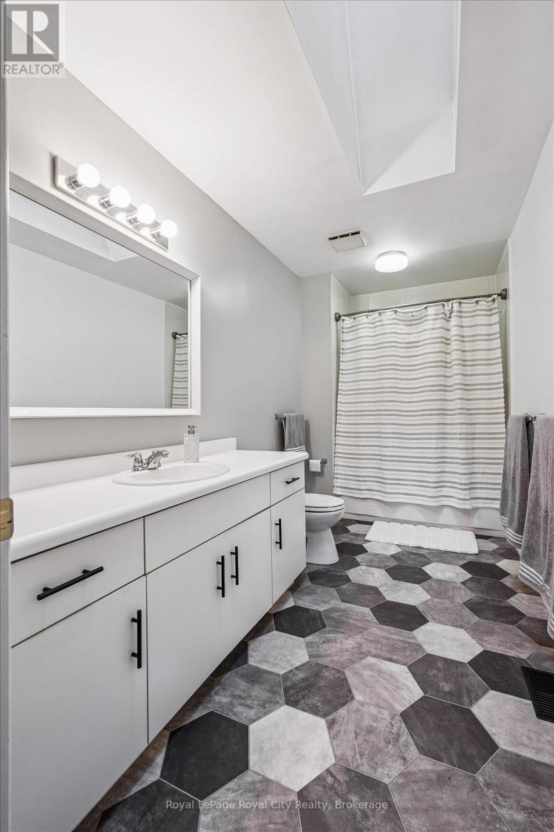 21 Marilyn Drive, Guelph, Ontario  N1H 1G9 - Photo 33 - X12911172