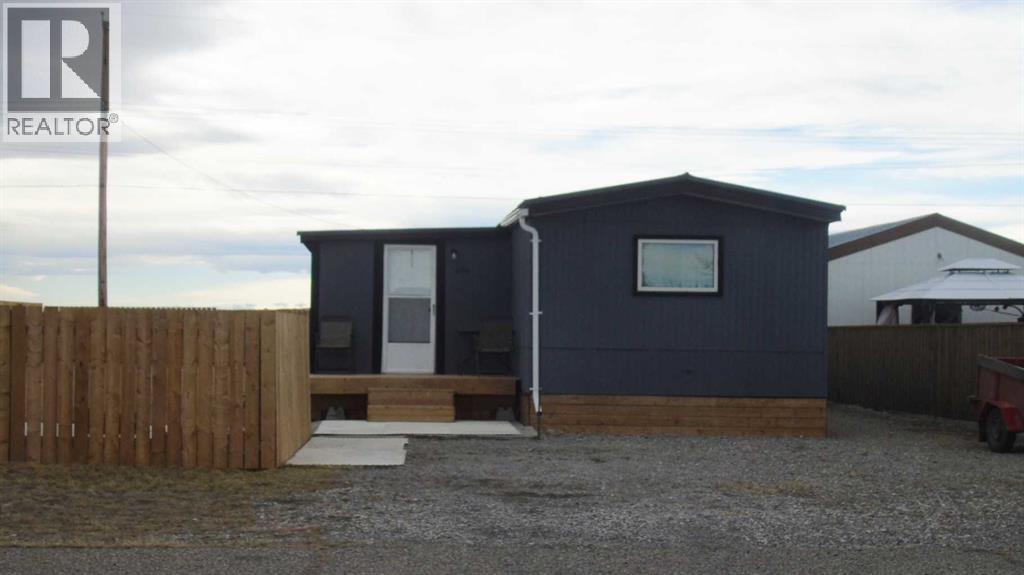 <div class="slider-price">$209,000</div><p>468 10 Street, Fort Macleod, Alberta</p>