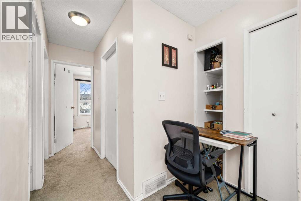 124 Berkley Way NW, Calgary, Alberta  T3K 1B6 - Photo 19 - A2292381