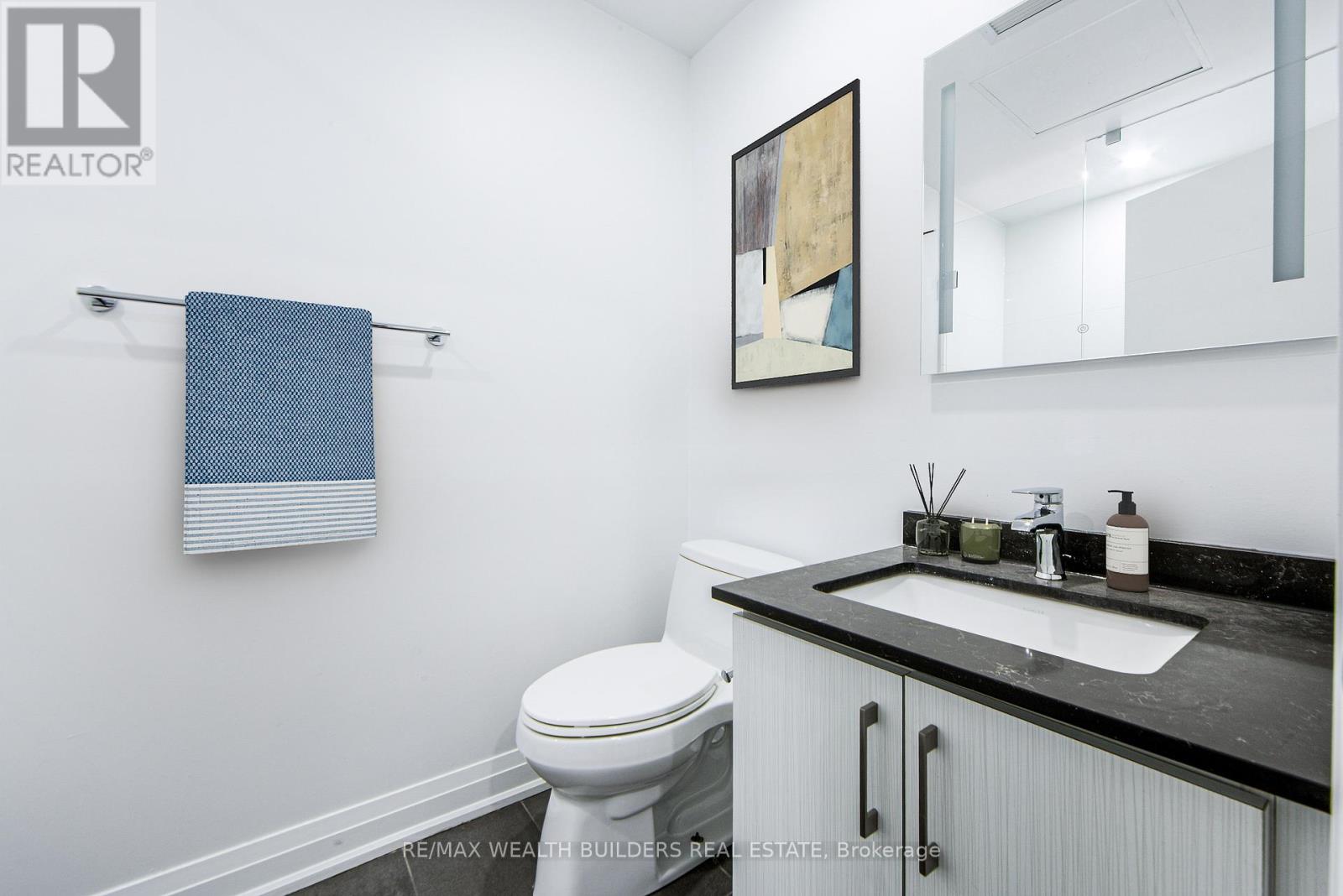 4 - 213 Jarvis Street, Toronto, Ontario M5B 2C1 - Photo 3 - C12911110