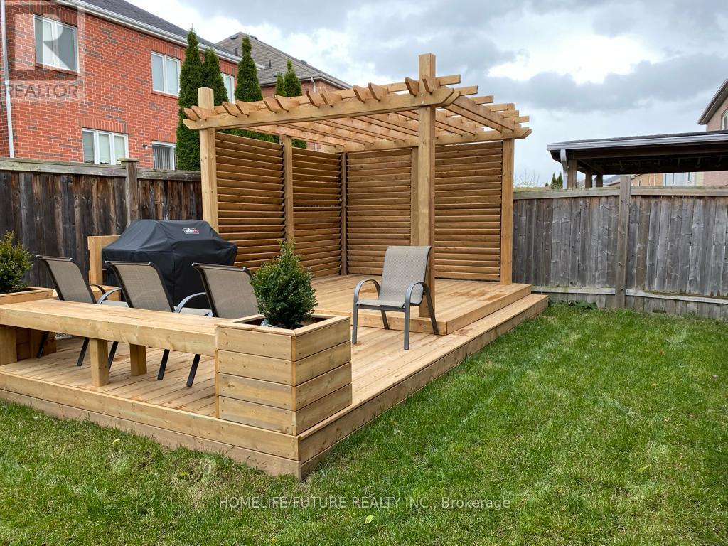 31 Middlecote Drive, Ajax, Ontario  L1T 0A4 - Photo 2 - E12911078