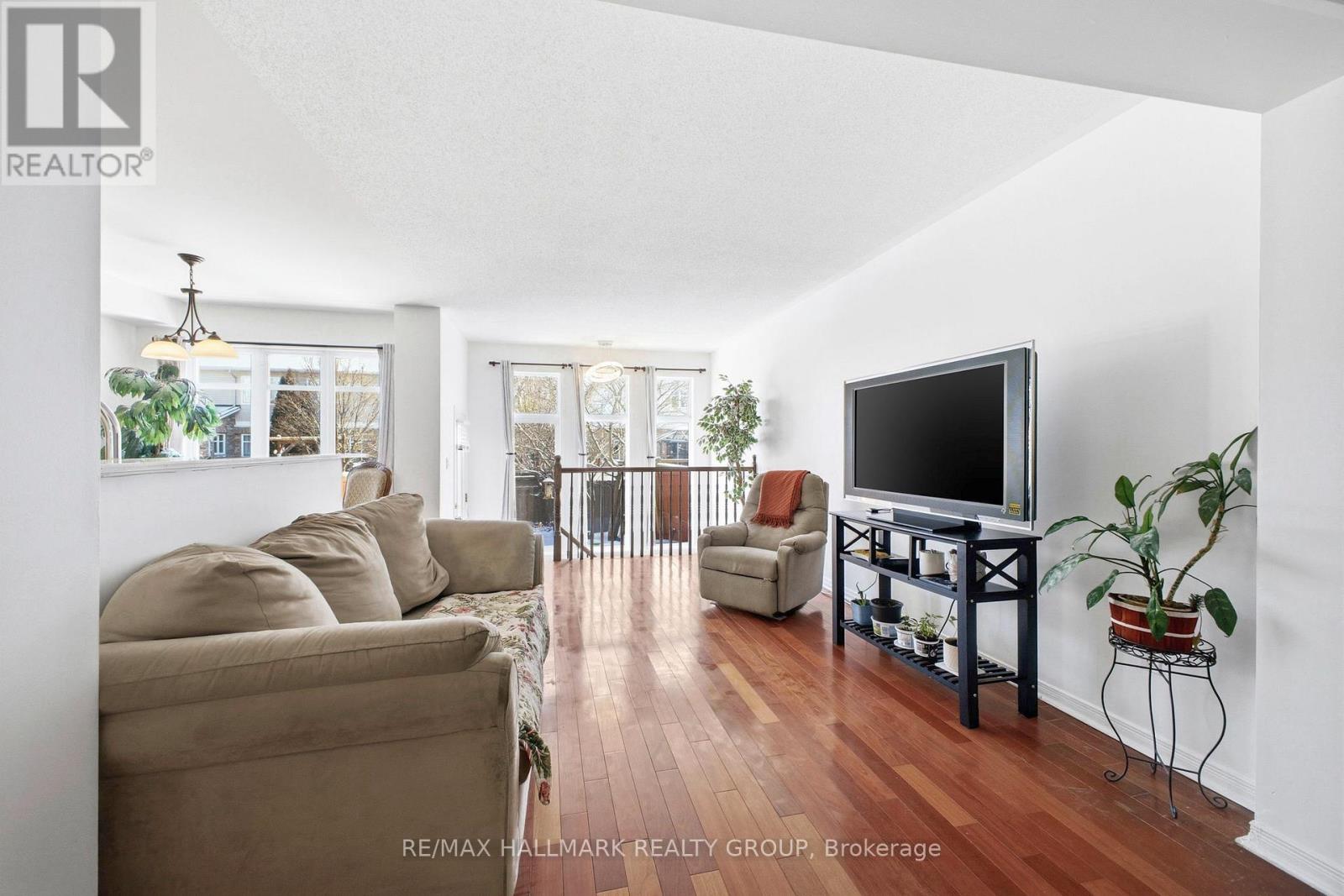 759 Everton Way, Ottawa, Ontario  K1V 1Y7 - Photo 2 - X12911048