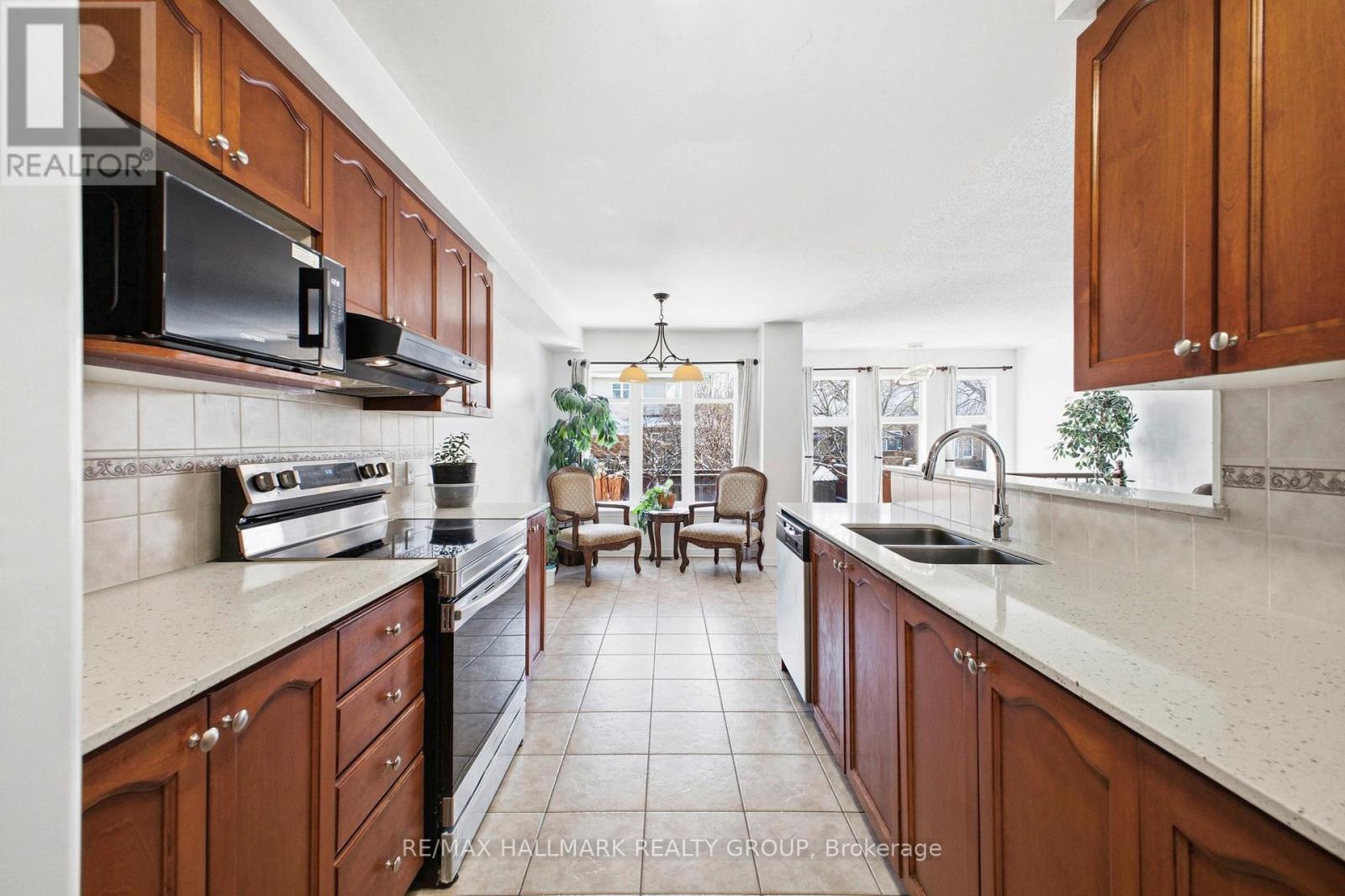 759 Everton Way, Ottawa, Ontario  K1V 1Y7 - Photo 5 - X12911048