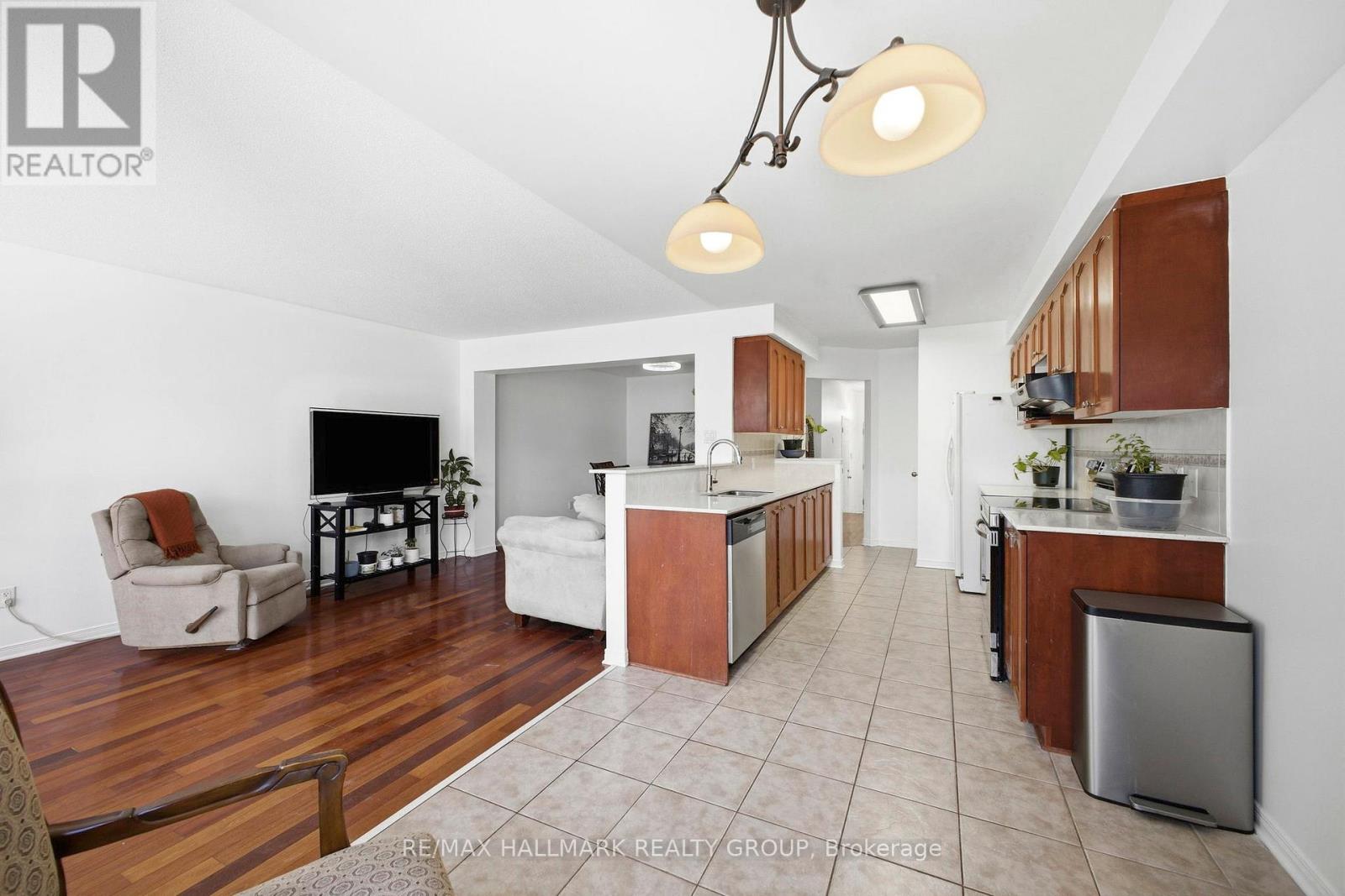 759 Everton Way, Ottawa, Ontario  K1V 1Y7 - Photo 4 - X12911048