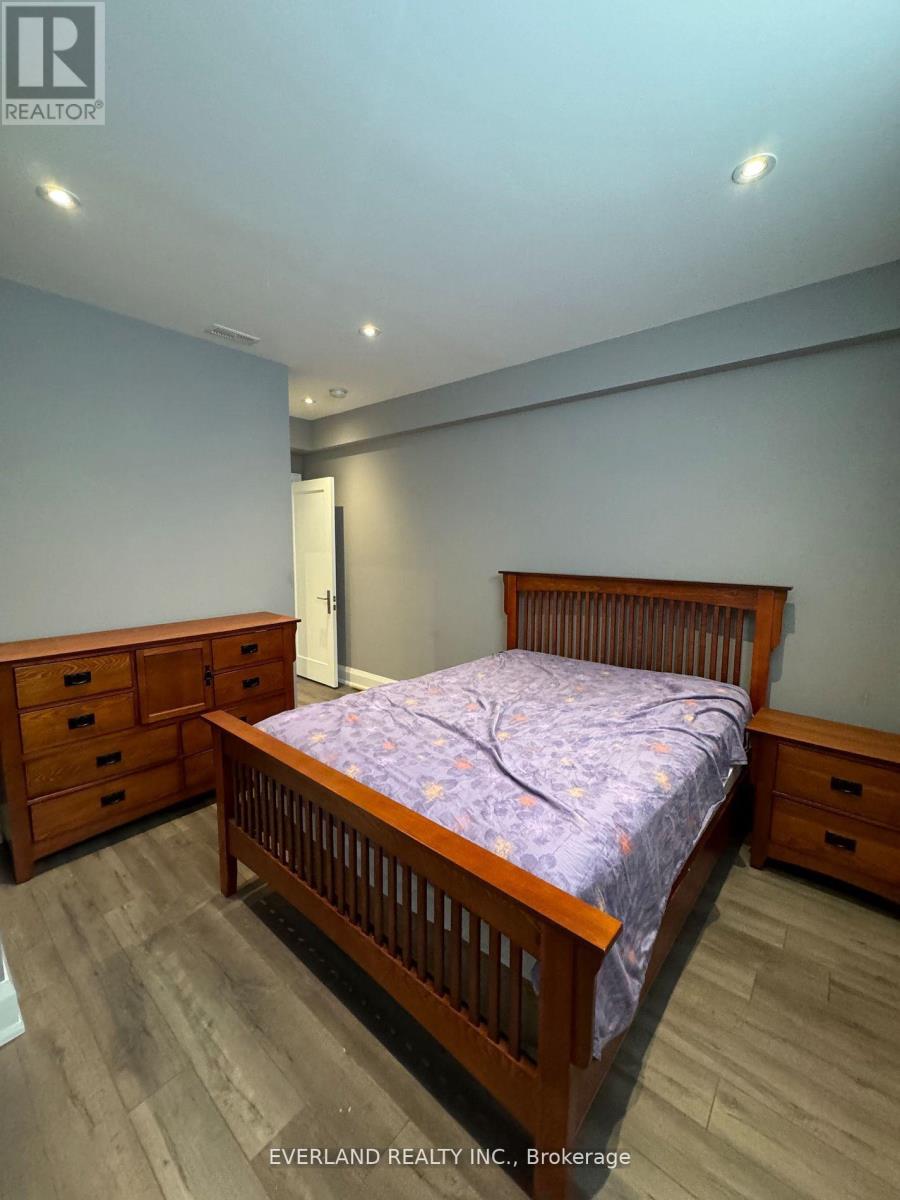 Bst - 232 Duncan Road, Richmond Hill, Ontario  L4C 6J9 - Photo 4 - N12911034