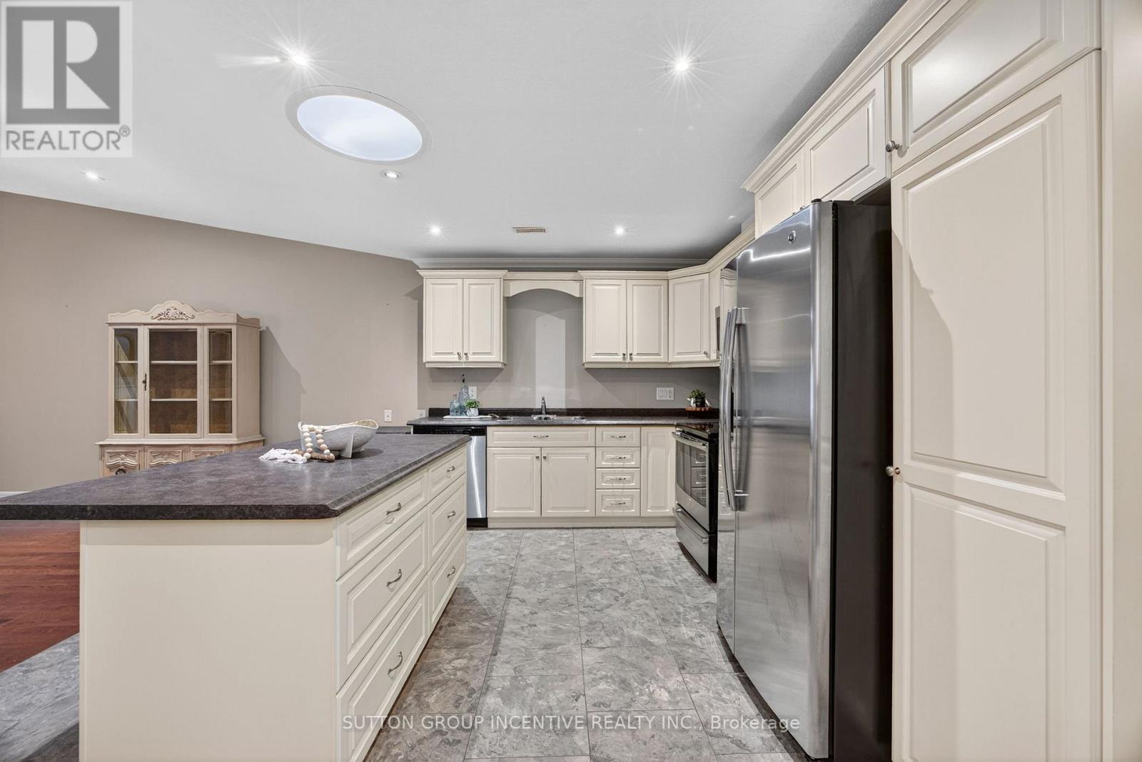 53 Clover Crescent, Wasaga Beach, Ontario  L9Z 0A4 - Photo 12 - S12911186