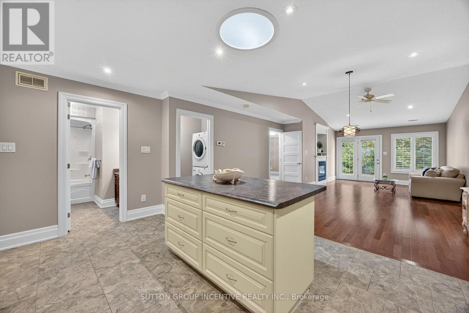 53 Clover Crescent, Wasaga Beach, Ontario  L9Z 0A4 - Photo 14 - S12911186