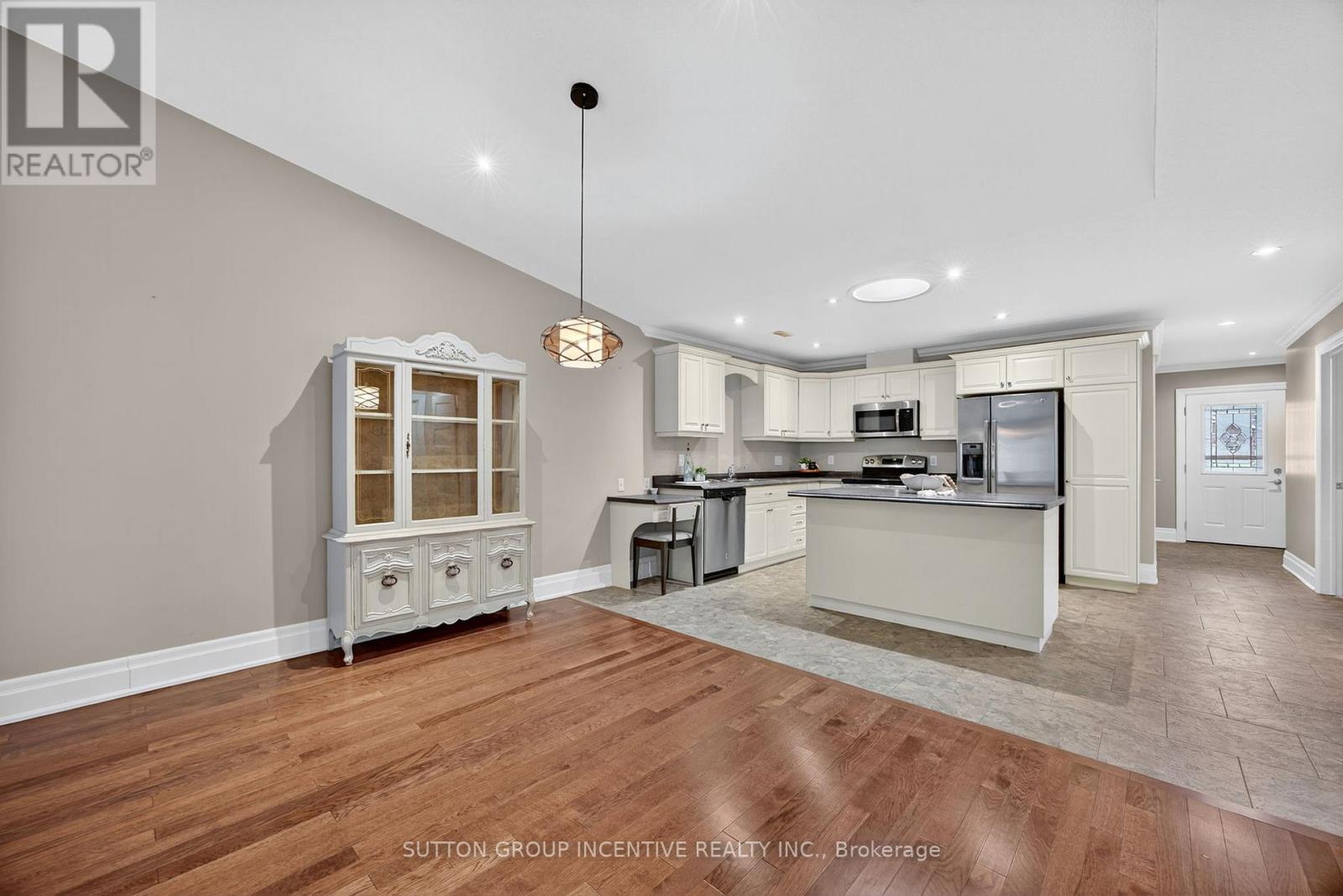 53 Clover Crescent, Wasaga Beach, Ontario  L9Z 0A4 - Photo 17 - S12911186