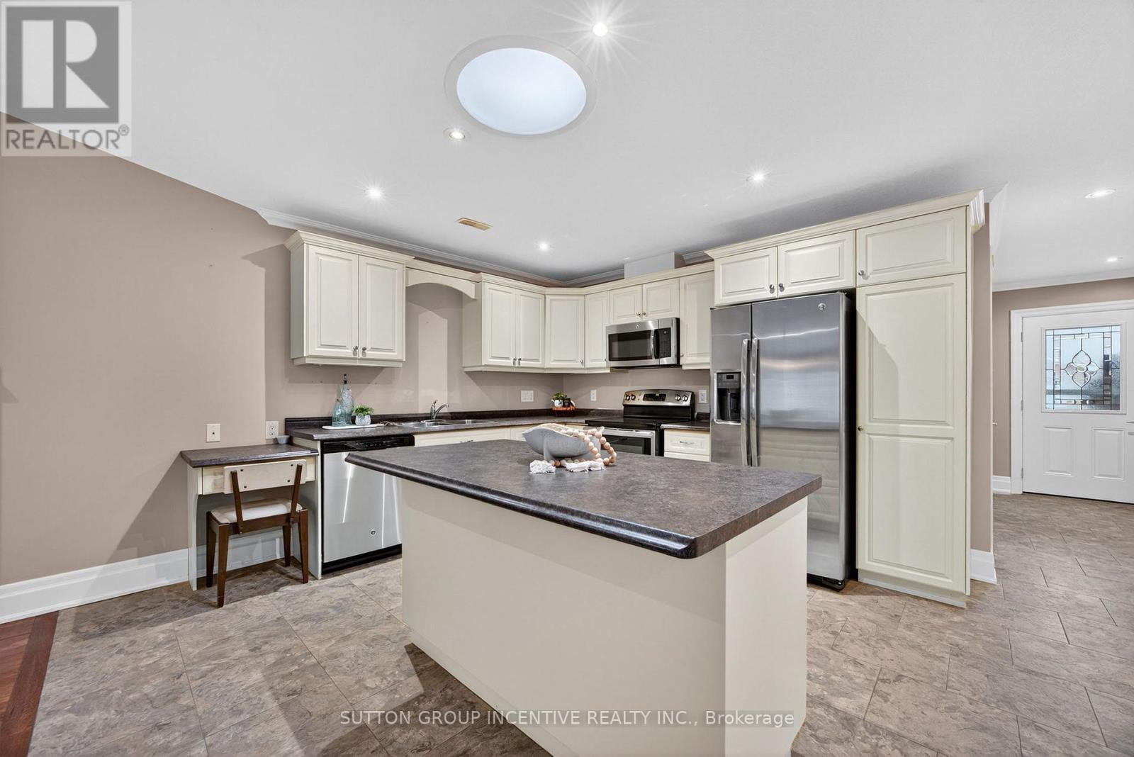 53 Clover Crescent, Wasaga Beach, Ontario  L9Z 0A4 - Photo 6 - S12911186