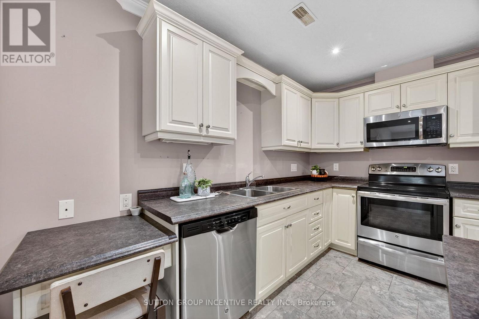 53 Clover Crescent, Wasaga Beach, Ontario  L9Z 0A4 - Photo 8 - S12911186