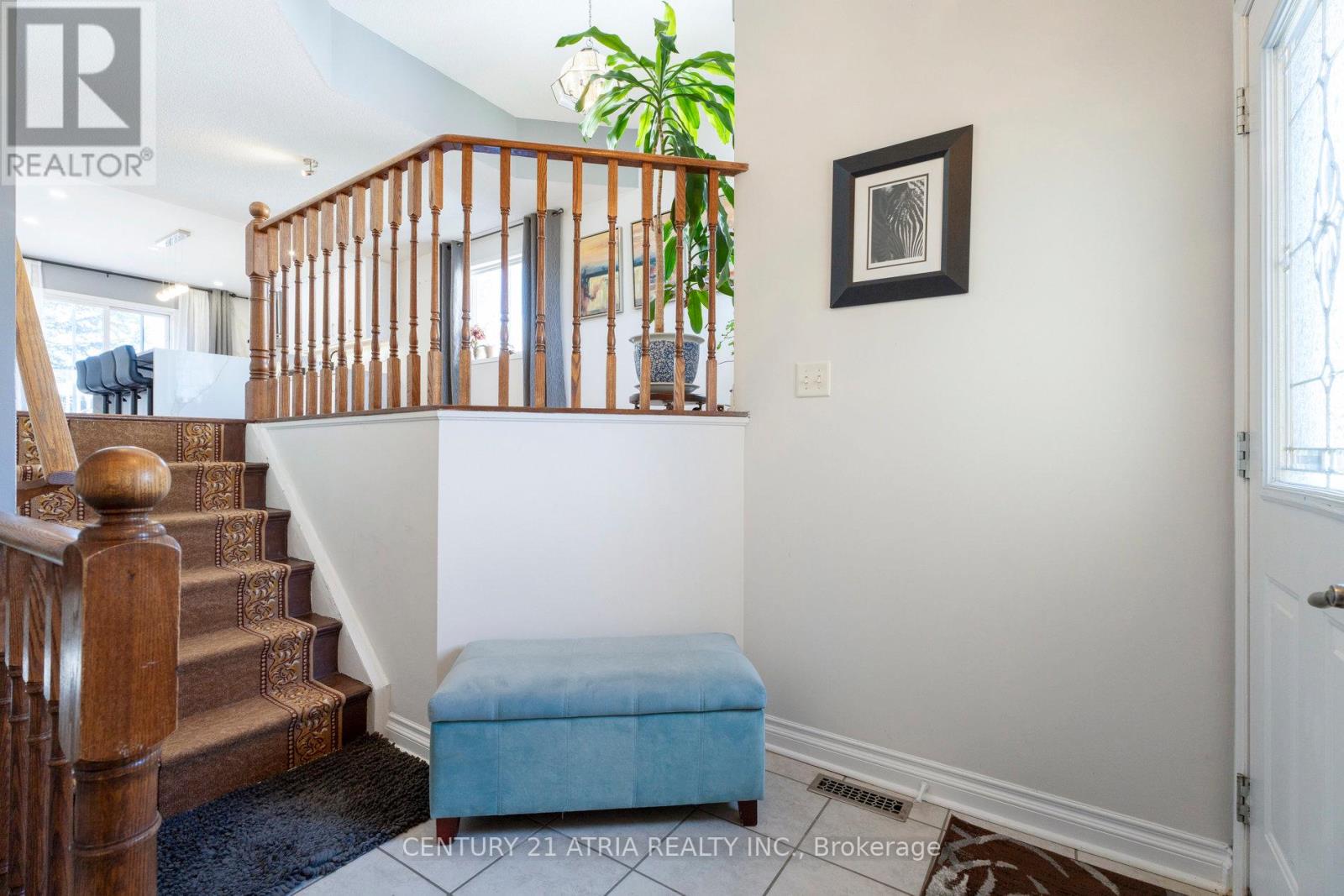 28 Cassandra Drive, Barrie (East Bayfield), Ontario  L4M 6W4 - Photo 3 - S12911210