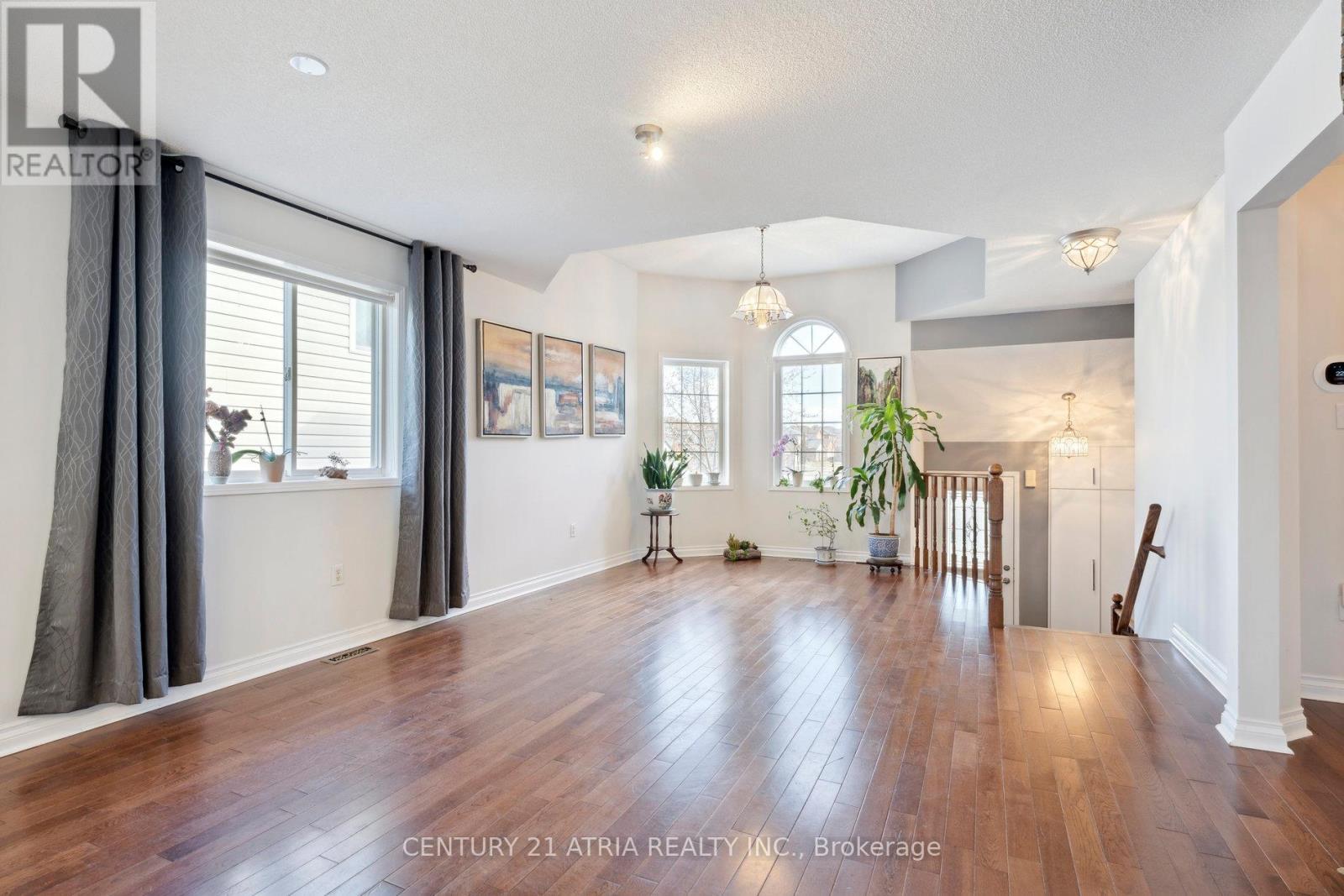 28 Cassandra Drive, Barrie (East Bayfield), Ontario  L4M 6W4 - Photo 4 - S12911210