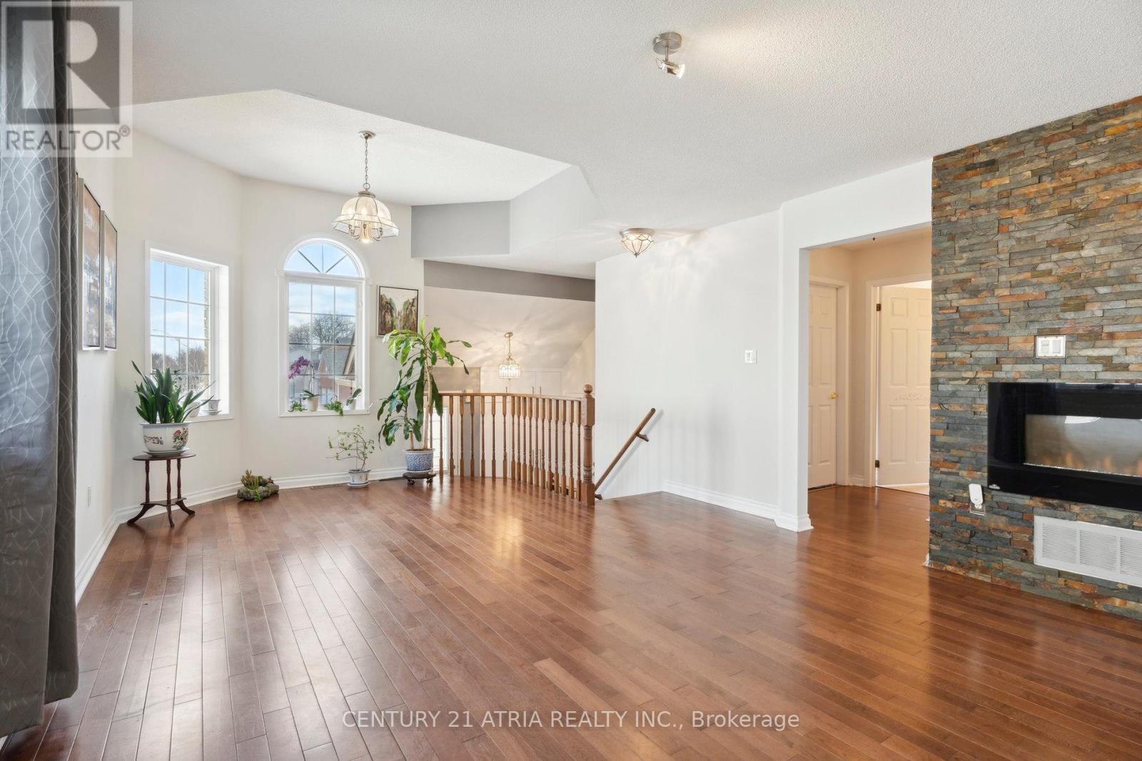 28 Cassandra Drive, Barrie (East Bayfield), Ontario  L4M 6W4 - Photo 5 - S12911210