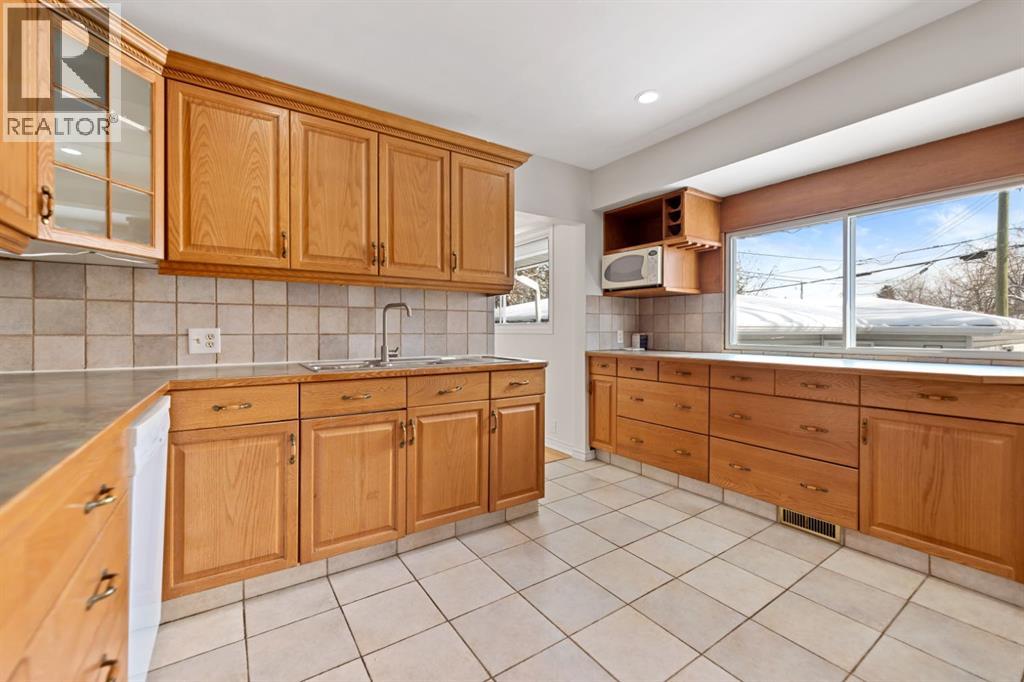 3414 31 Street SW, Calgary, Alberta  T3C 3K8 - Photo 11 - A2293889