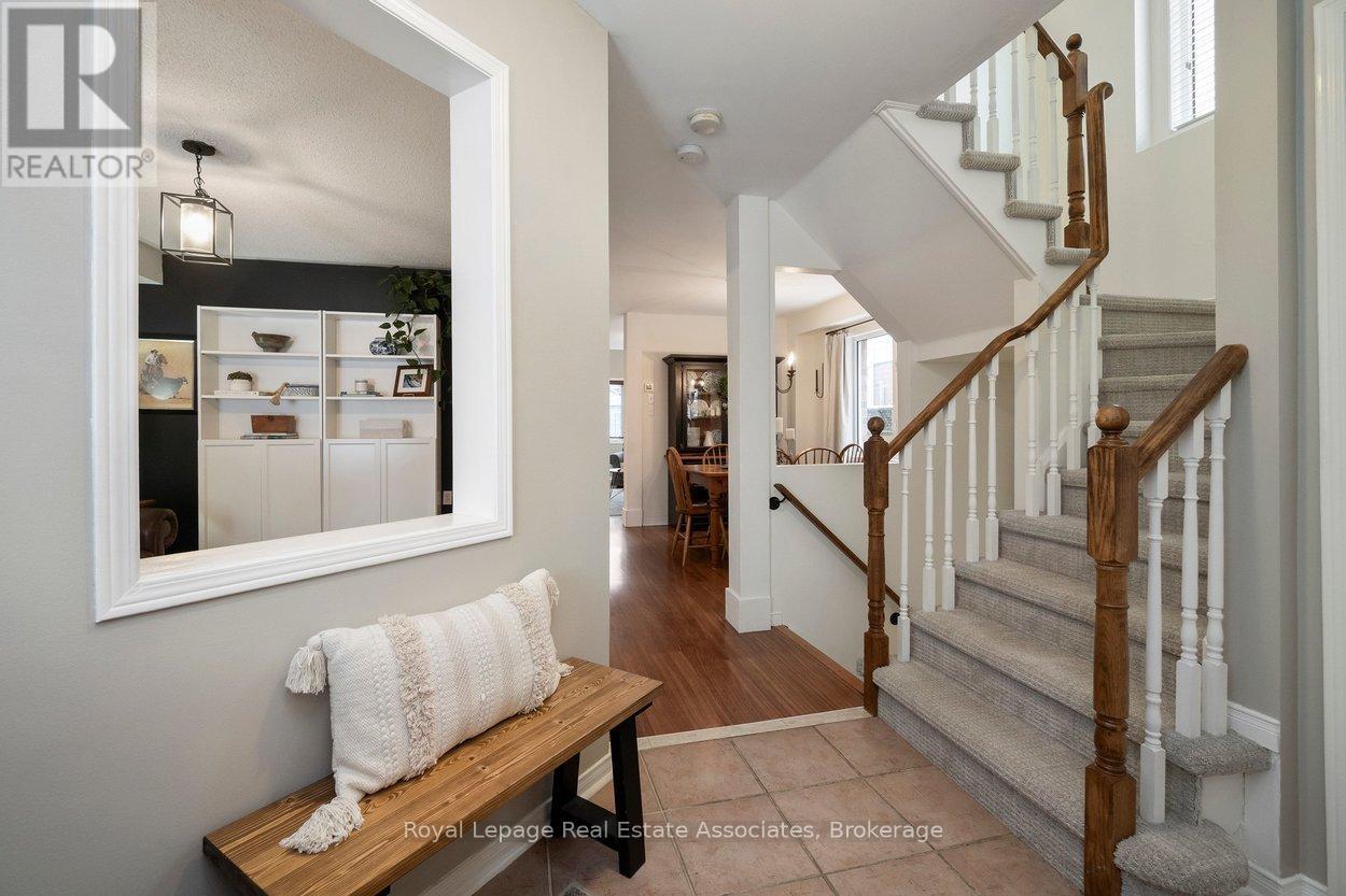 42 Harriet Street, Halton Hills, Ontario  L7G 5W7 - Photo 4 - W12802902