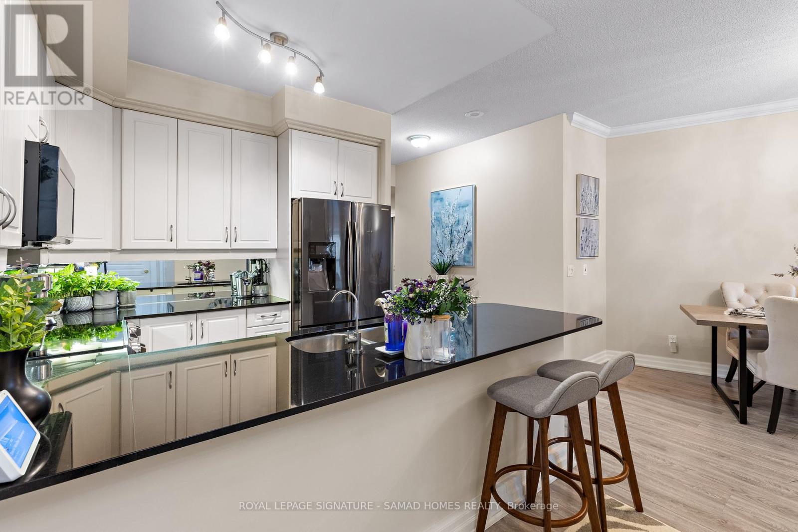 1004 - 2087 Lake Shore Boulevard W, Toronto, Ontario  M8V 4G3 - Photo 5 - W12908824