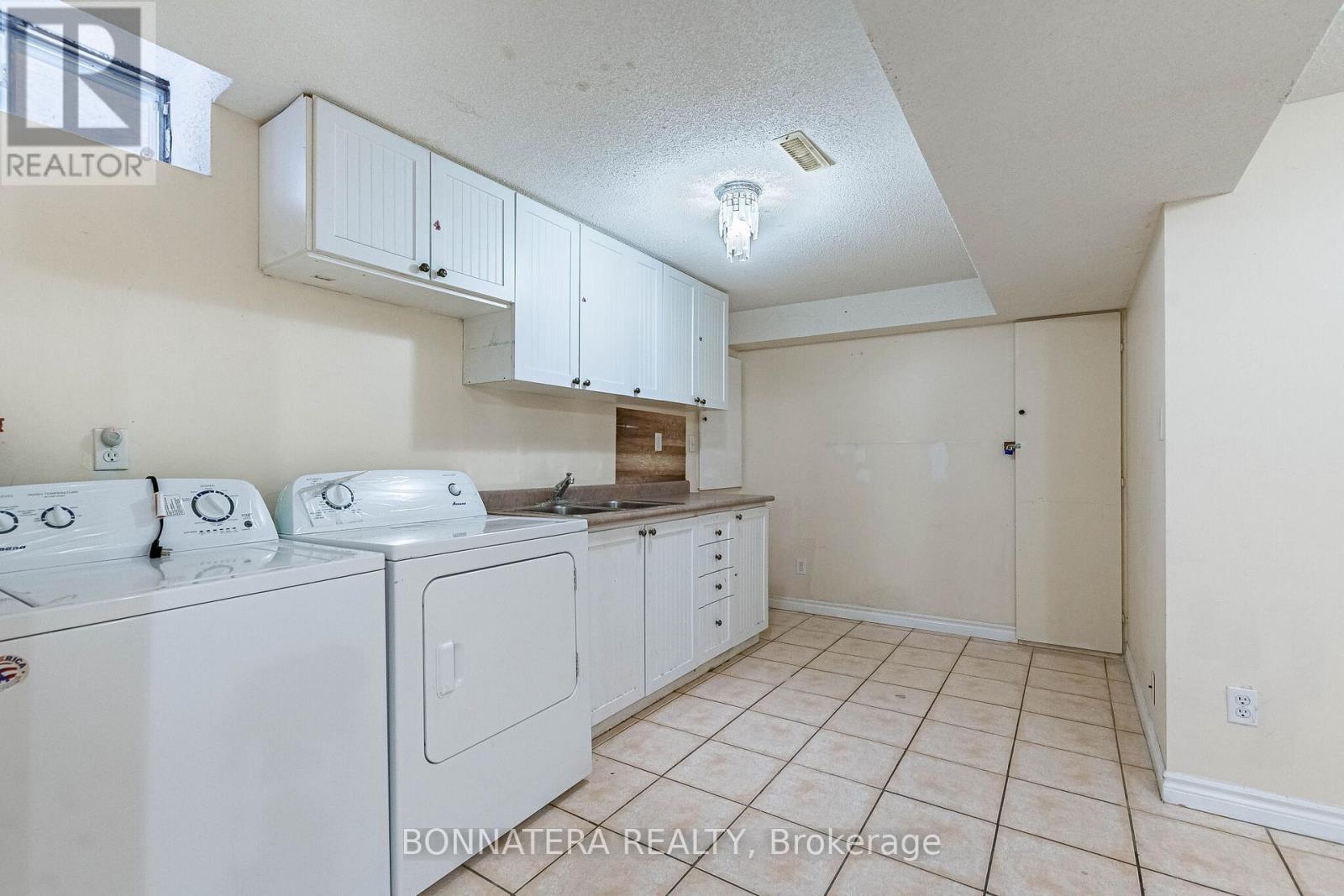 5359 Bullrush Drive, Mississauga, Ontario  L5V 2C1 - Photo 43 - W12911050