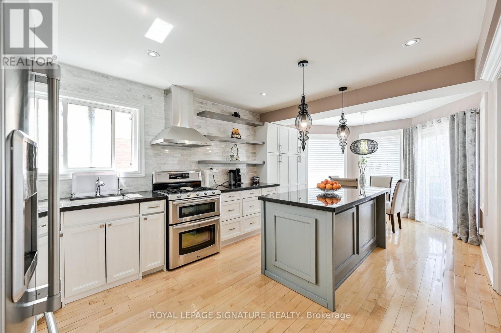 6164 Edenwood Drive, Mississauga, Ontario  L5N 2Y8 - Photo 12 - W12911134