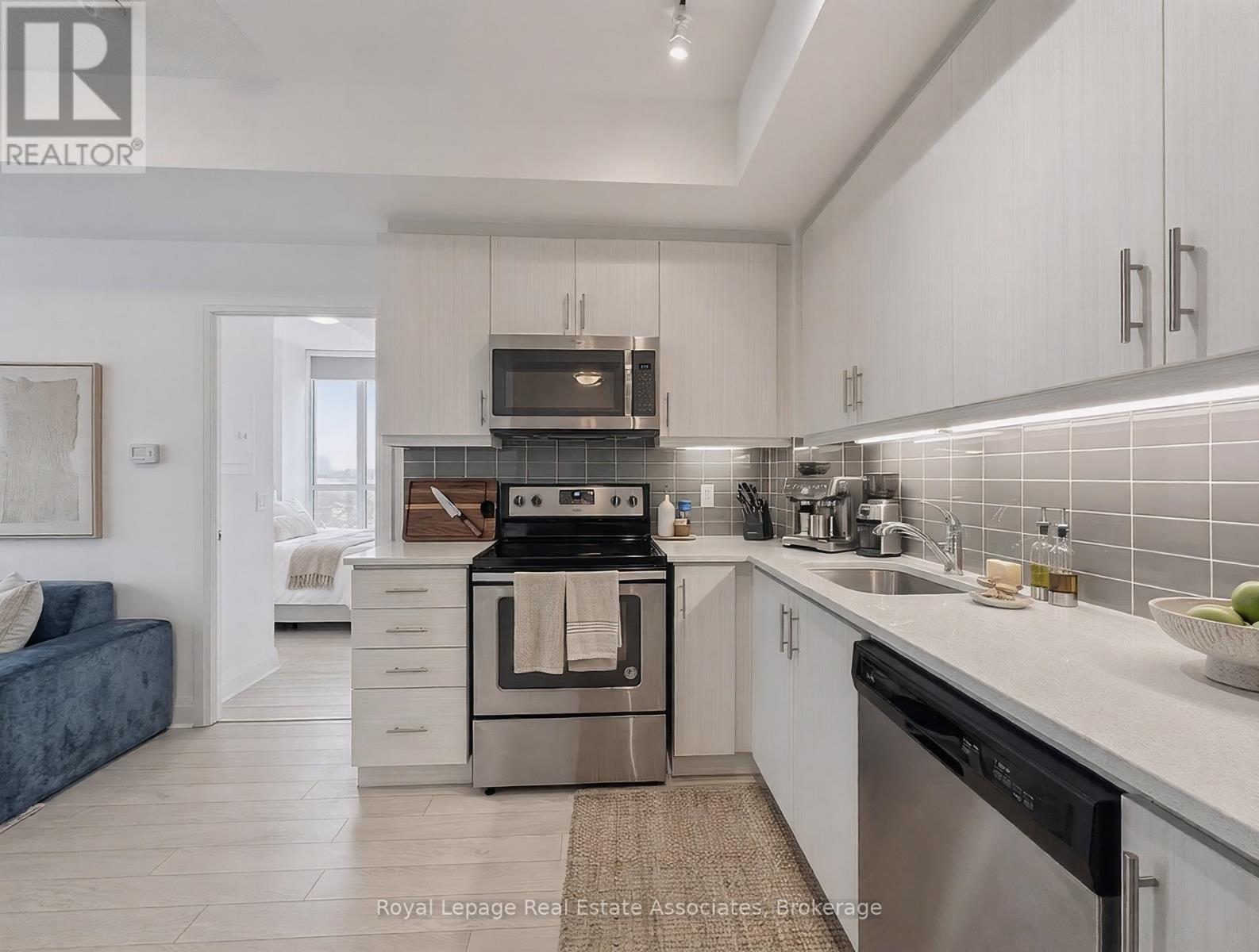 912 - 17 Zorra Street, Toronto, Ontario  M8Z 4Z6 - Photo 10 - W12911146