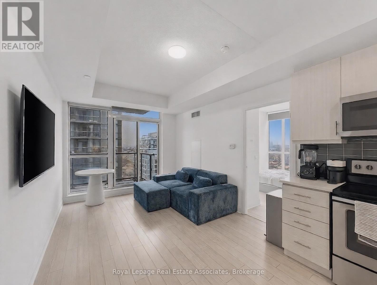 912 - 17 Zorra Street, Toronto, Ontario  M8Z 4Z6 - Photo 12 - W12911146