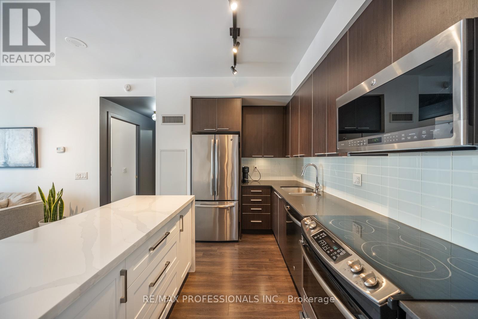 1705 - 10 Park Lawn Road, Toronto, Ontario  M8Y 3H8 - Photo 2 - W12911148