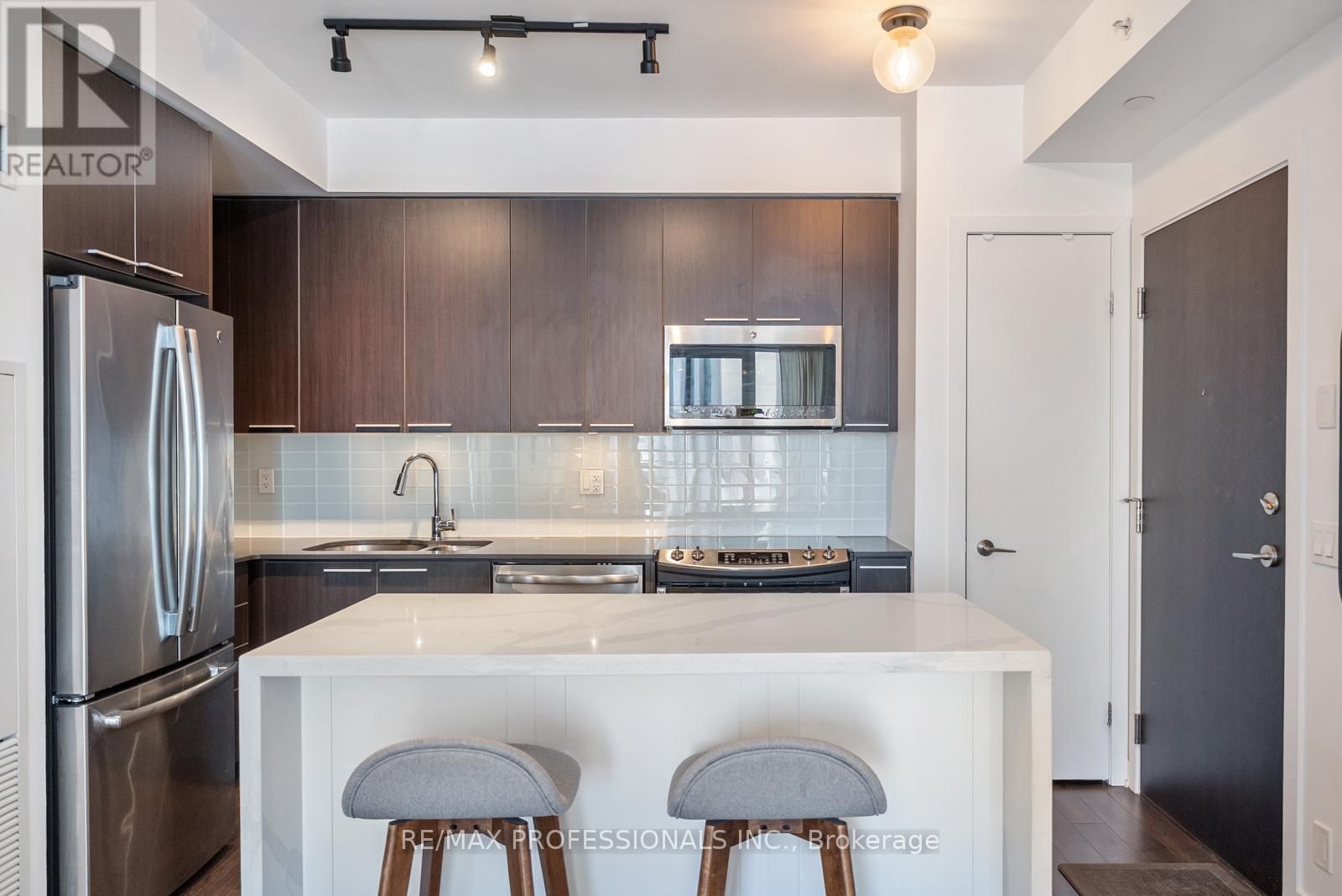 1705 - 10 Park Lawn Road, Toronto, Ontario  M8Y 3H8 - Photo 6 - W12911148