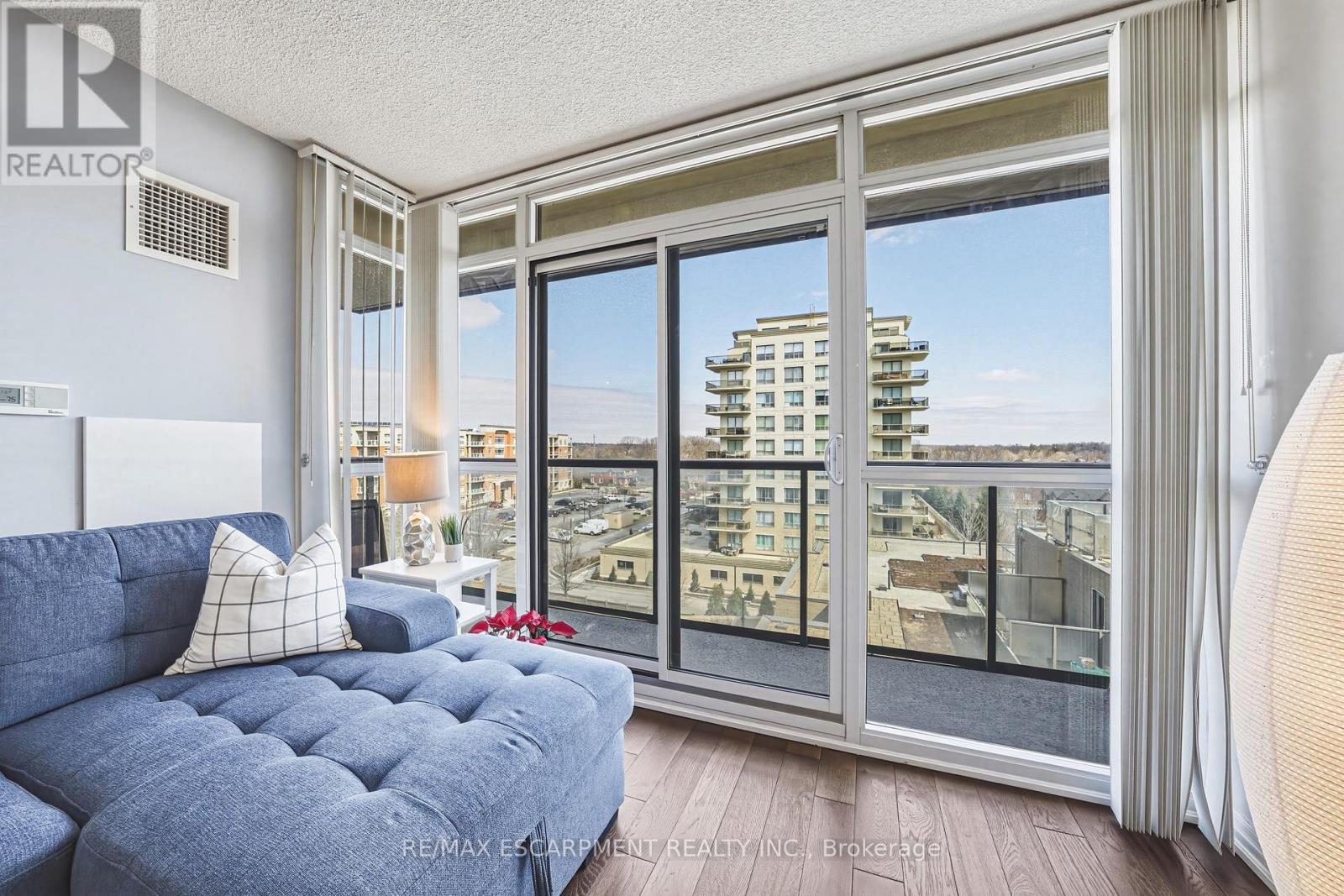 610 - 1940 Ironstone Drive, Burlington, Ontario  L7L 0E4 - Photo 10 - W12911154