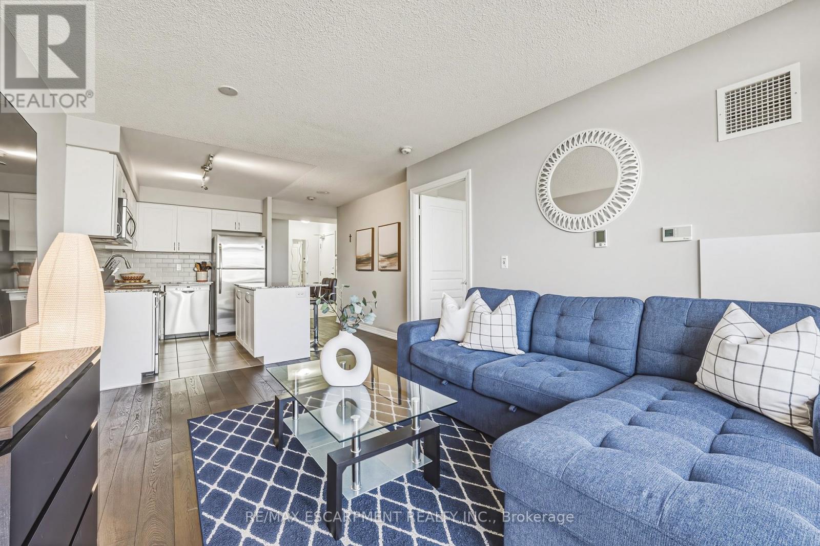 610 - 1940 Ironstone Drive, Burlington, Ontario  L7L 0E4 - Photo 11 - W12911154