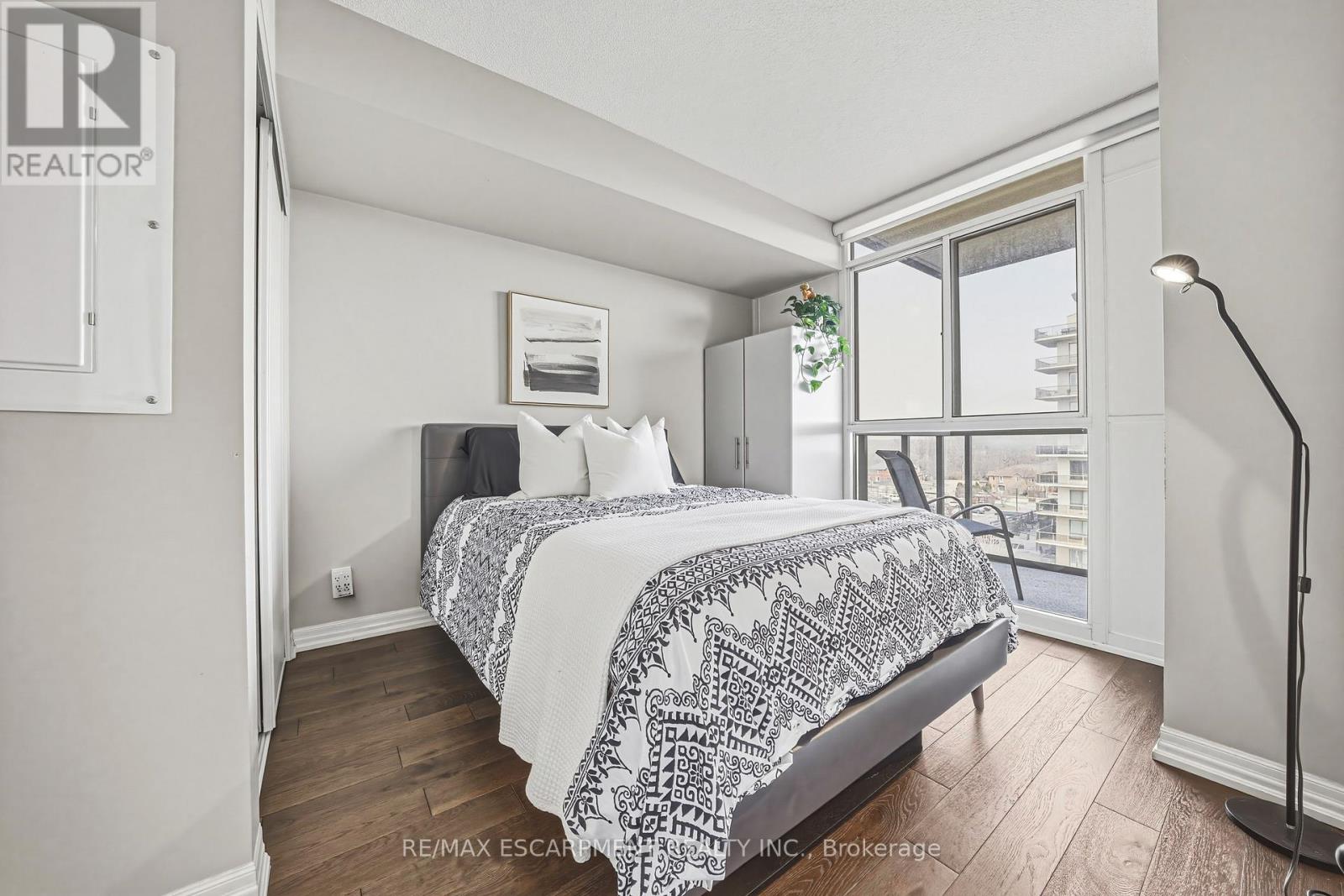 610 - 1940 Ironstone Drive, Burlington, Ontario  L7L 0E4 - Photo 12 - W12911154