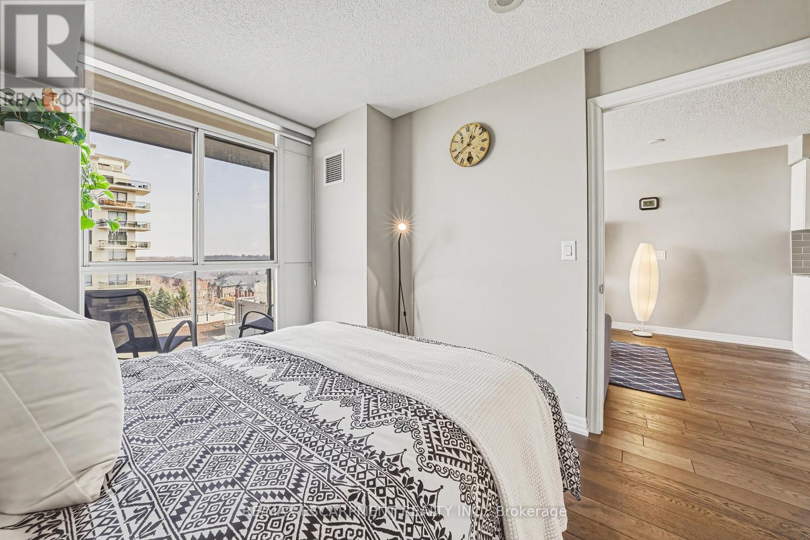 610 - 1940 Ironstone Drive, Burlington, Ontario  L7L 0E4 - Photo 13 - W12911154