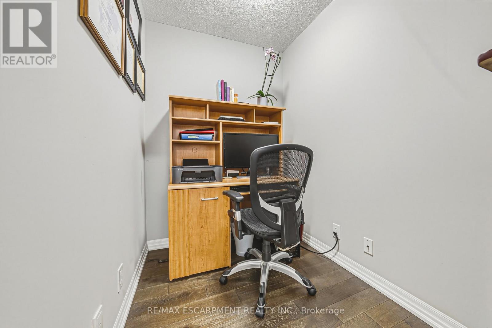 610 - 1940 Ironstone Drive, Burlington, Ontario  L7L 0E4 - Photo 19 - W12911154