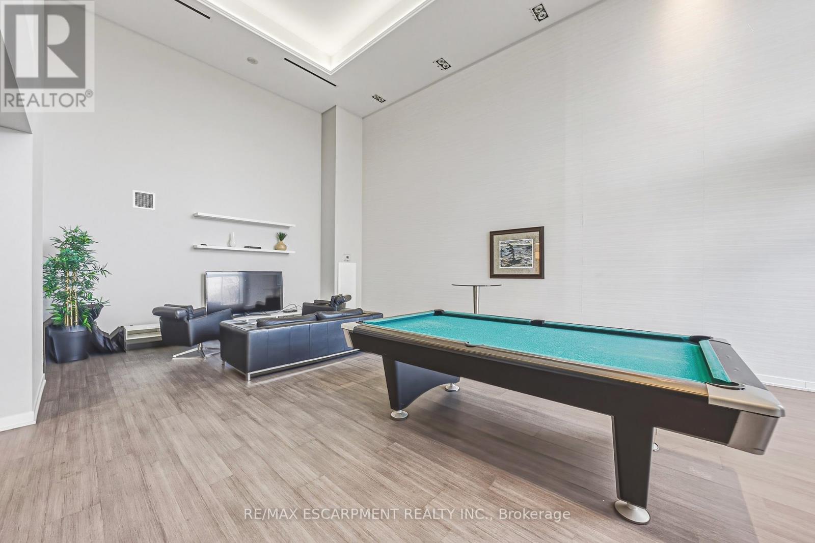 610 - 1940 Ironstone Drive, Burlington, Ontario  L7L 0E4 - Photo 24 - W12911154