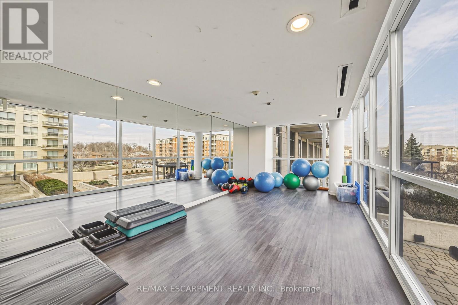 610 - 1940 Ironstone Drive, Burlington, Ontario  L7L 0E4 - Photo 30 - W12911154