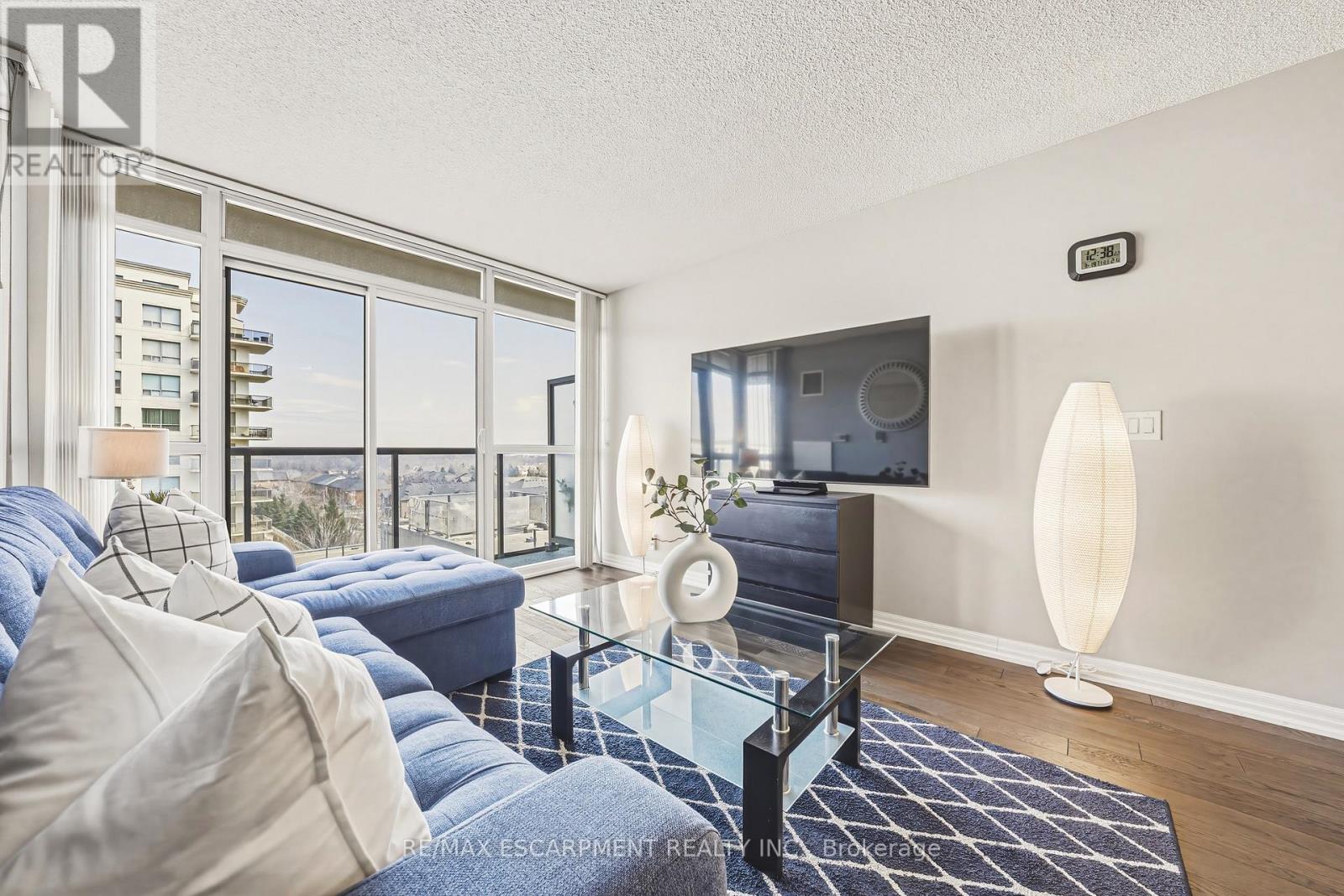 610 - 1940 Ironstone Drive, Burlington, Ontario  L7L 0E4 - Photo 8 - W12911154