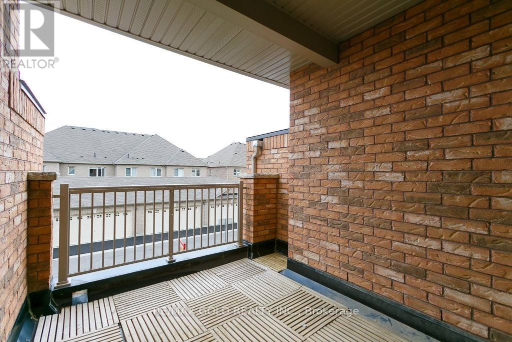 137 Inspire Boulevard, Brampton, Ontario  L6R 0B3 - Photo 5 - W12911174