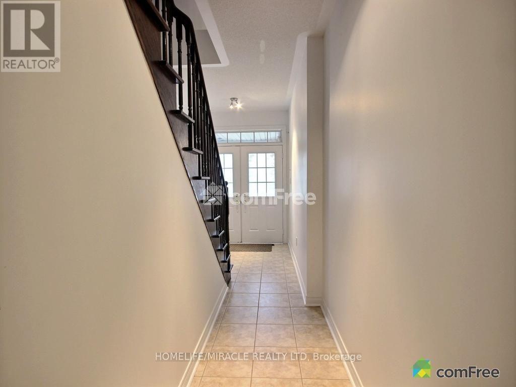 3082 Doyle Street, Mississauga, Ontario  L5M 0N1 - Photo 3 - W12911206
