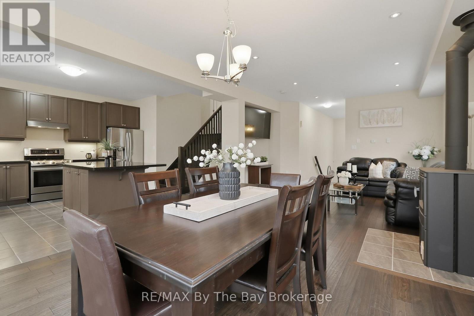 126 Delphi Lane, Blue Mountains, Ontario  N0H 1J0 - Photo 11 - X12907654