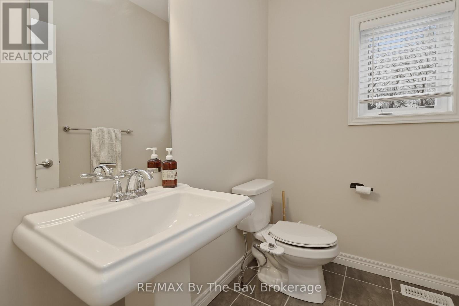 126 Delphi Lane, Blue Mountains, Ontario  N0H 1J0 - Photo 27 - X12907654